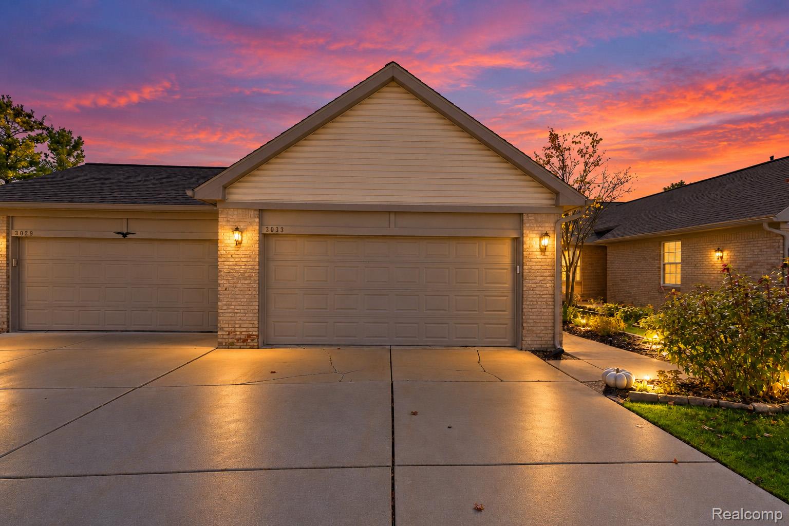3033 Harbor Ct — photo