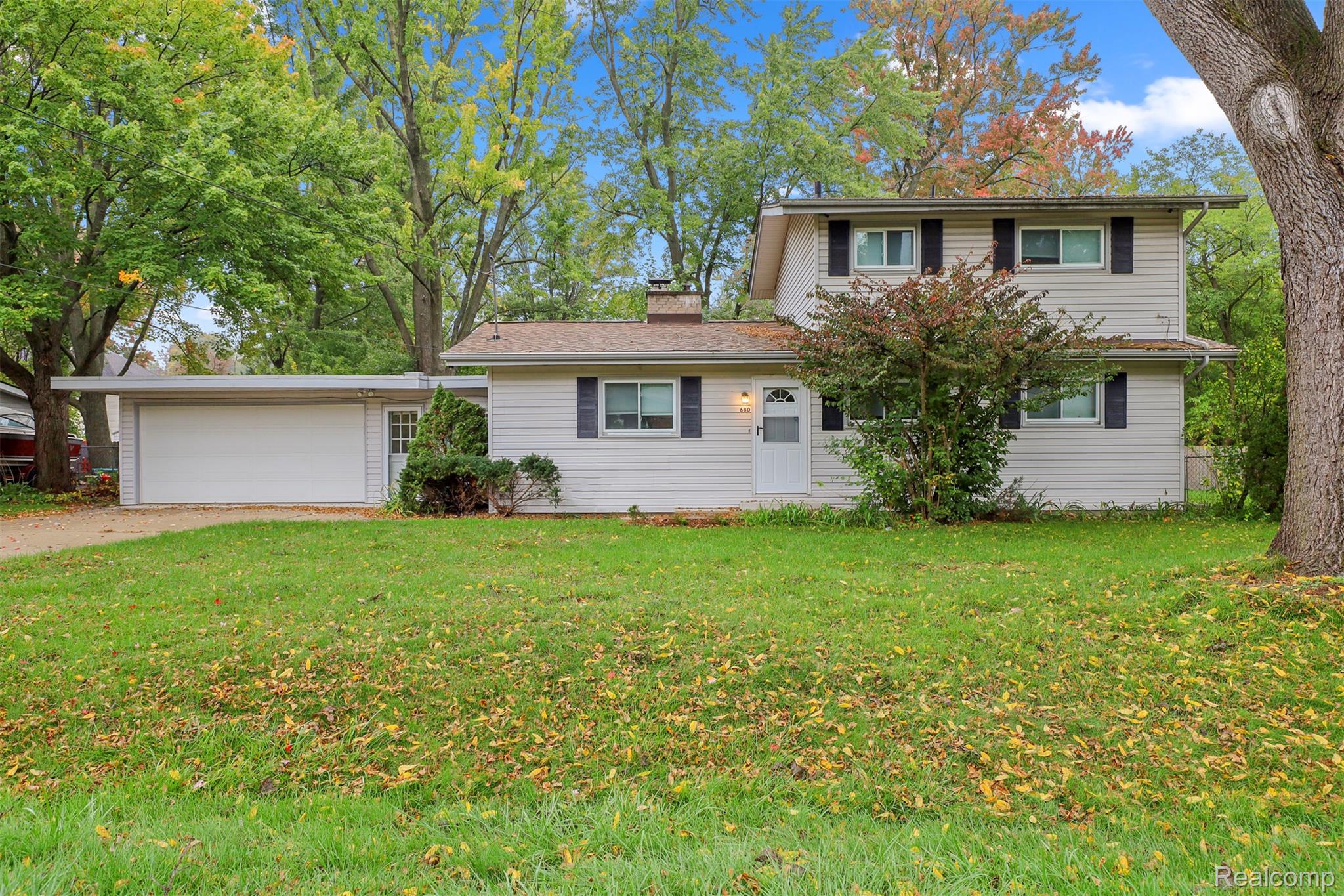 680 Colebrook Dr — photo