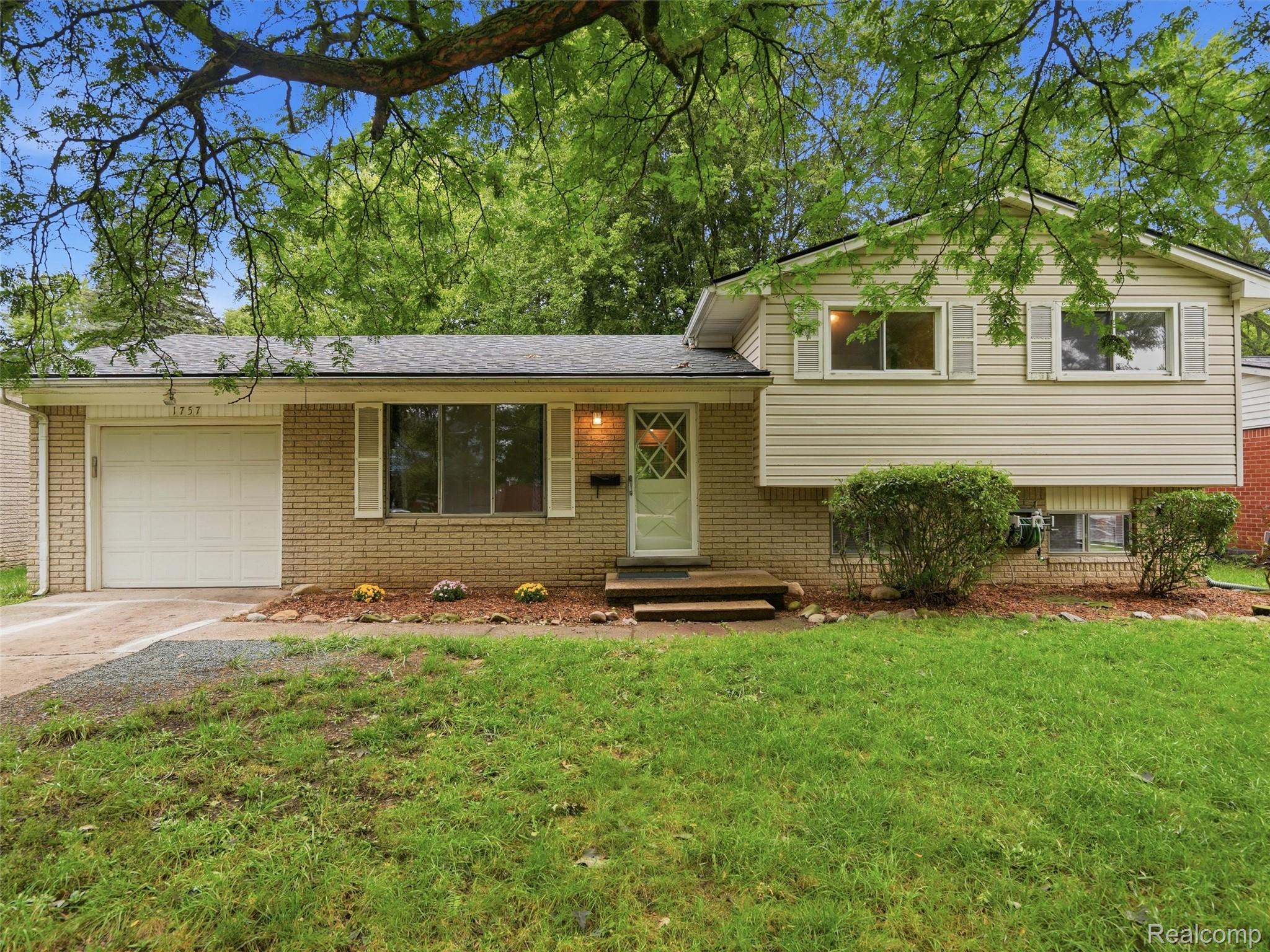 1757 Dover Ct — photo