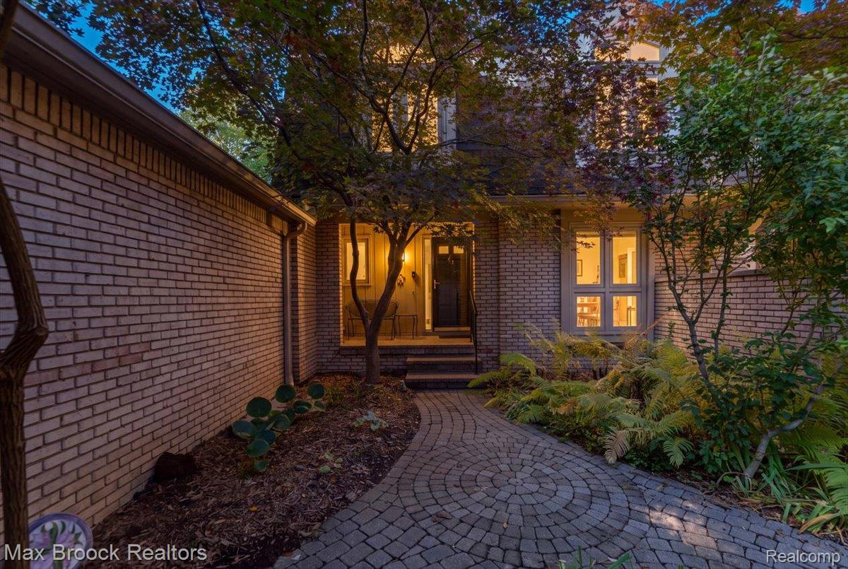 1168 Glenpointe Ct — photo