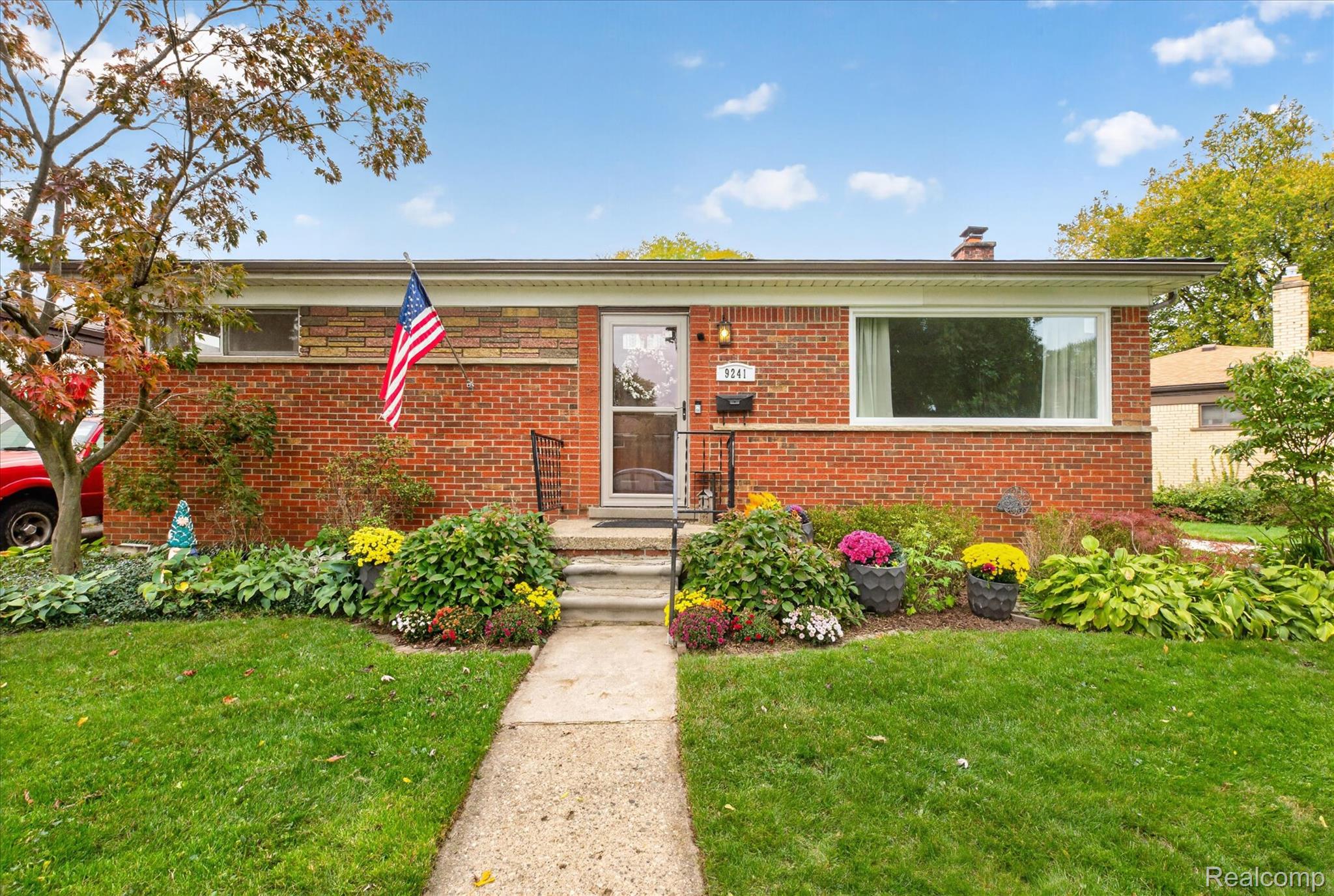 9241 Berwyn — photo