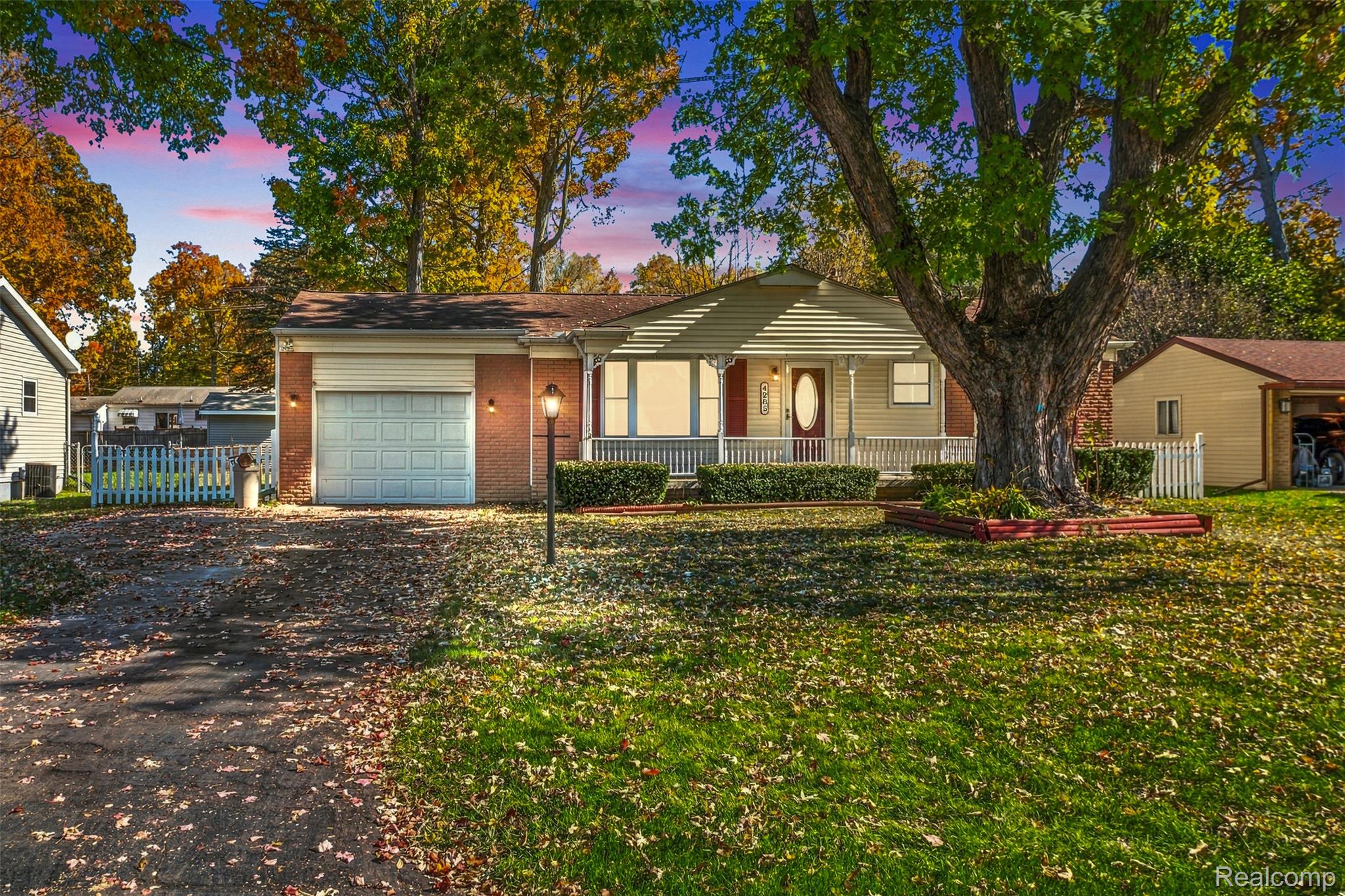 4285 Ashlawn Dr — photo