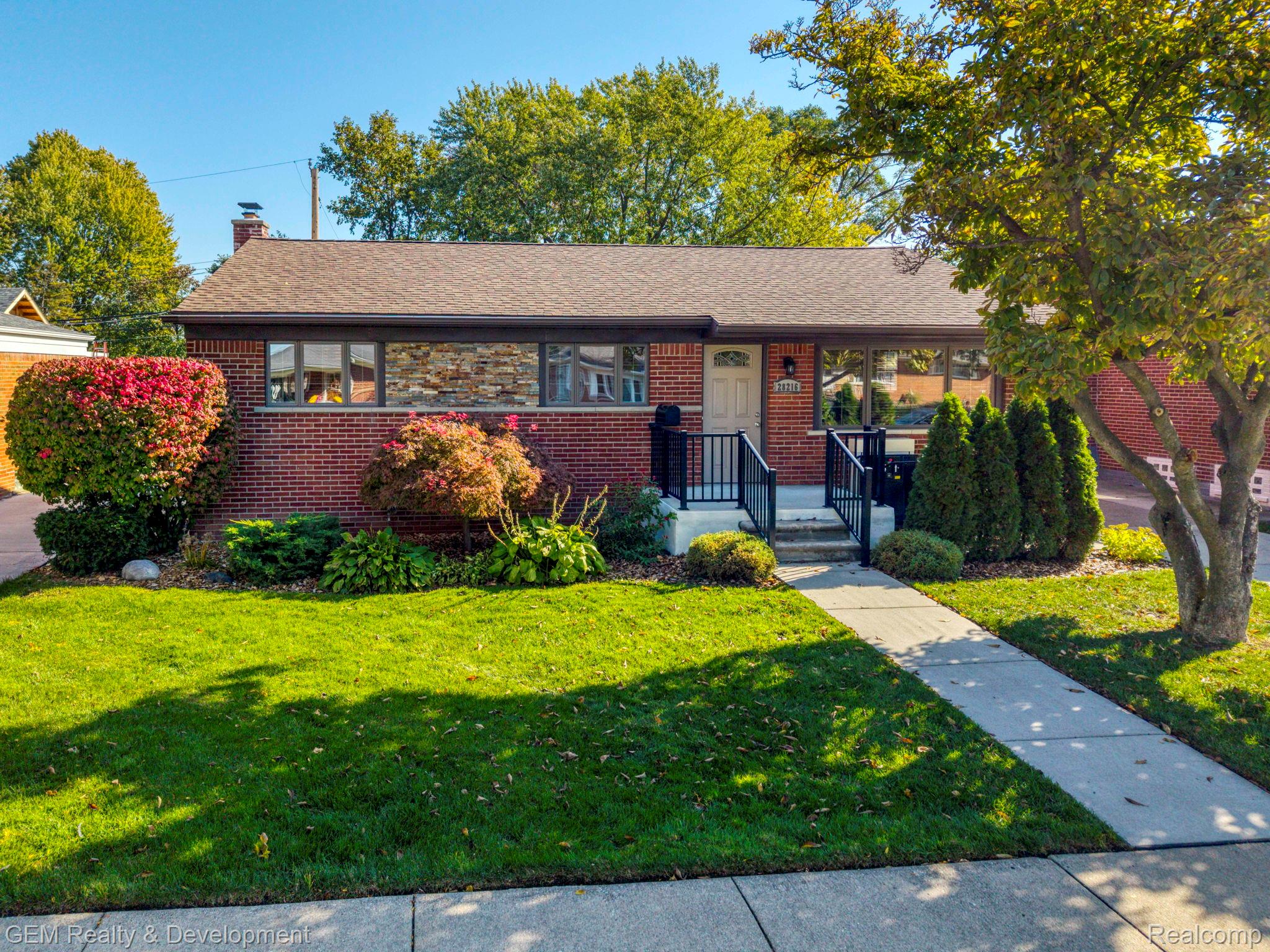 28216 Lorraine Ave — photo