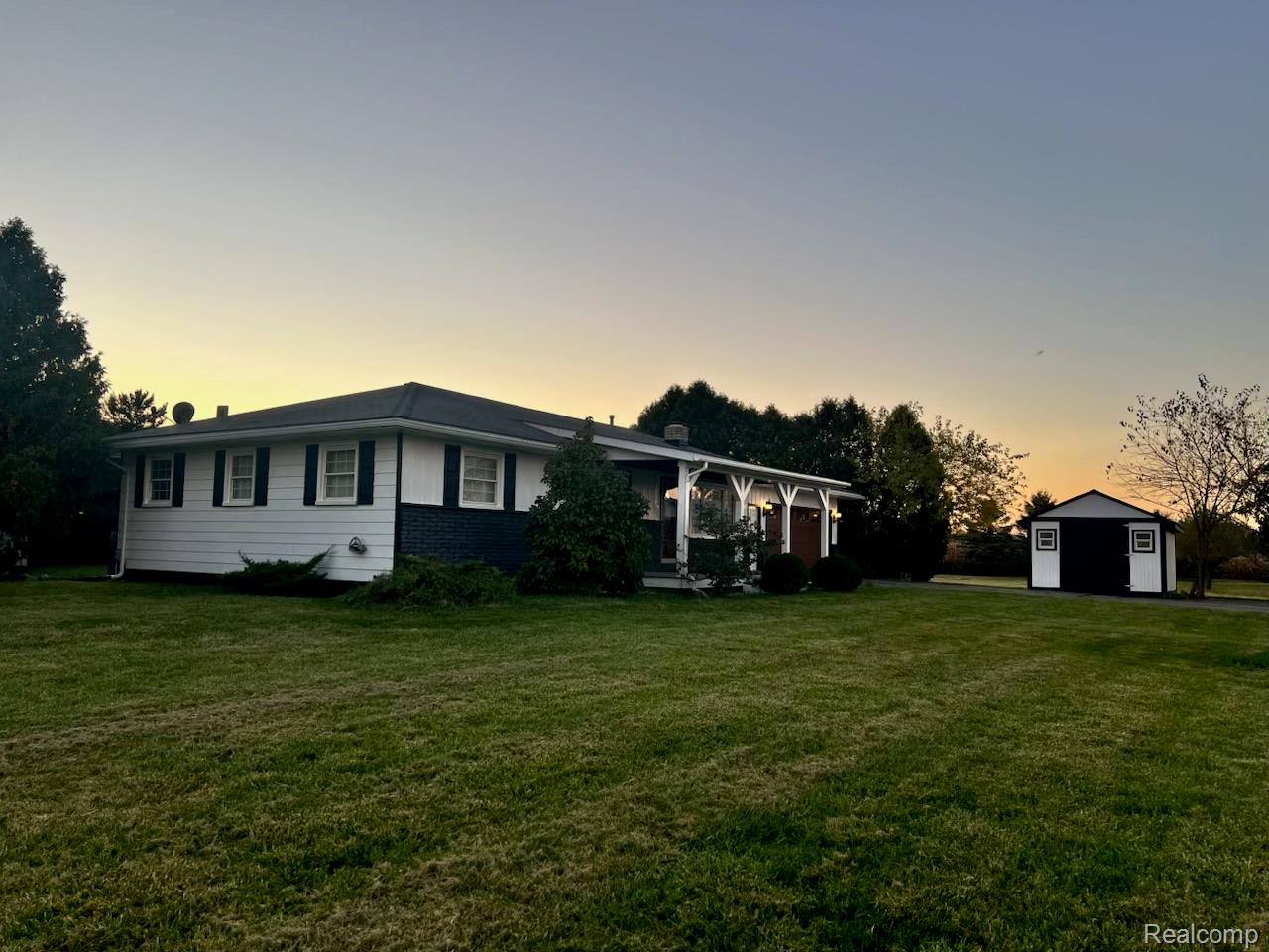 9025 Hoffman Rd — photo