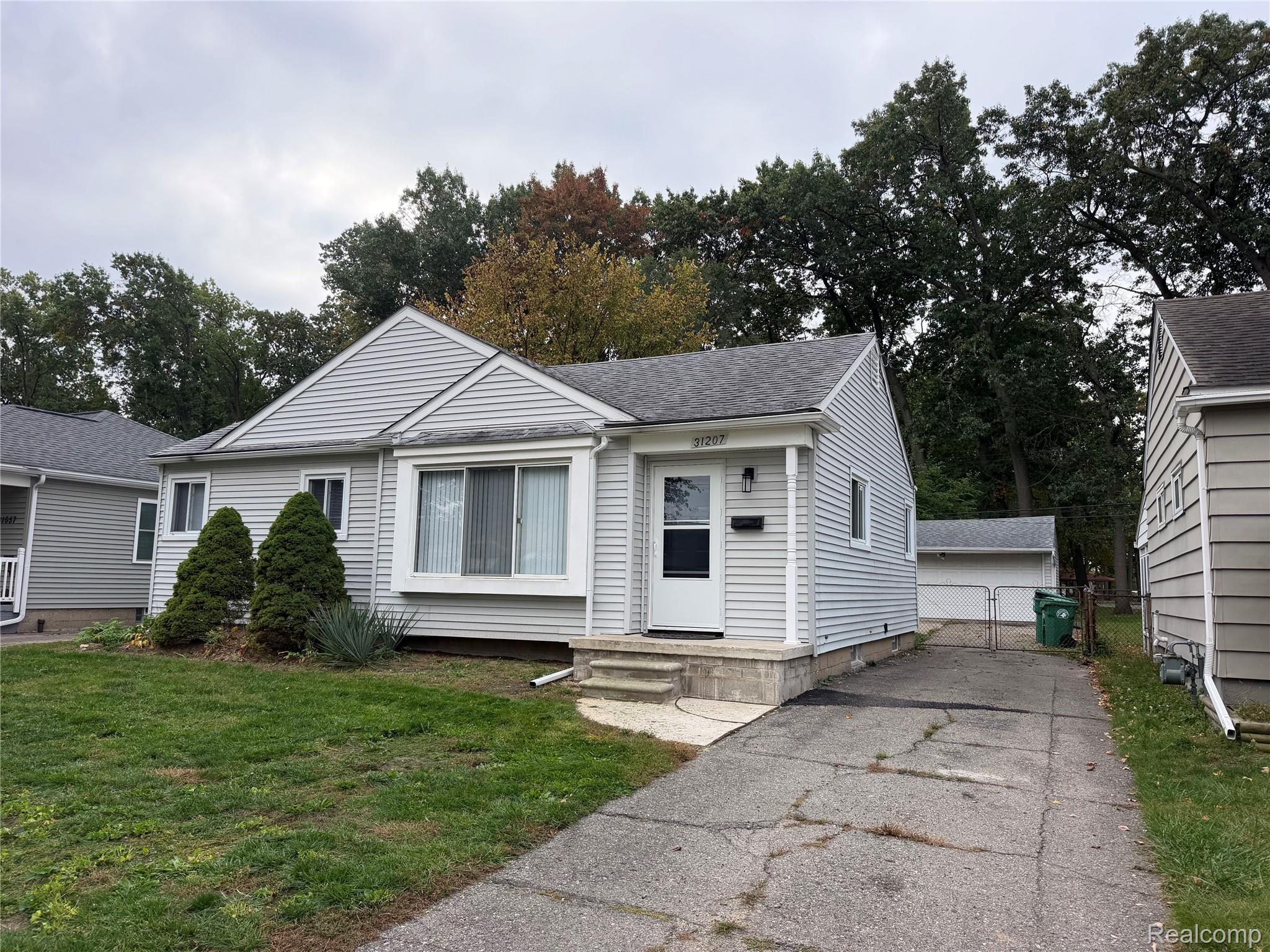 31207 Florence St — photo