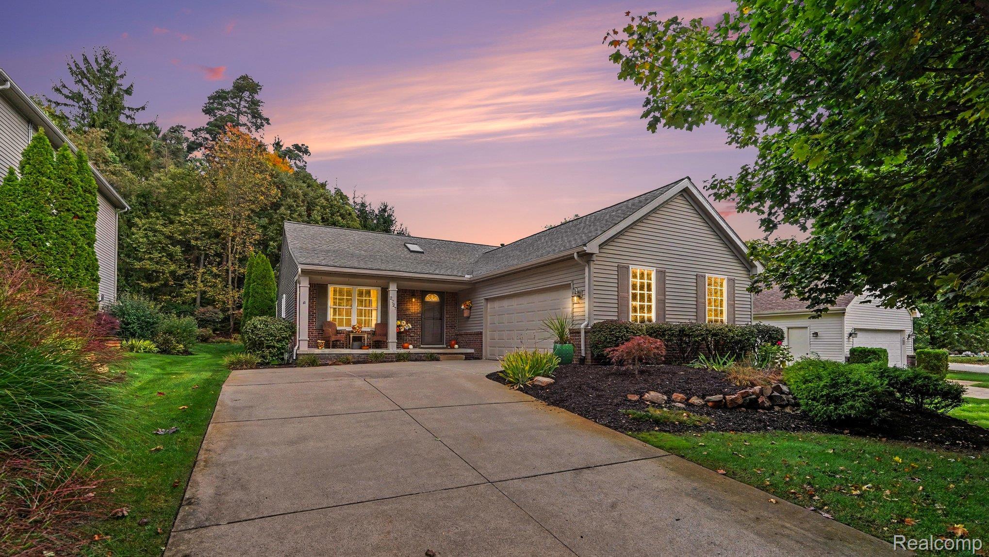 2727 Signature Cir — photo