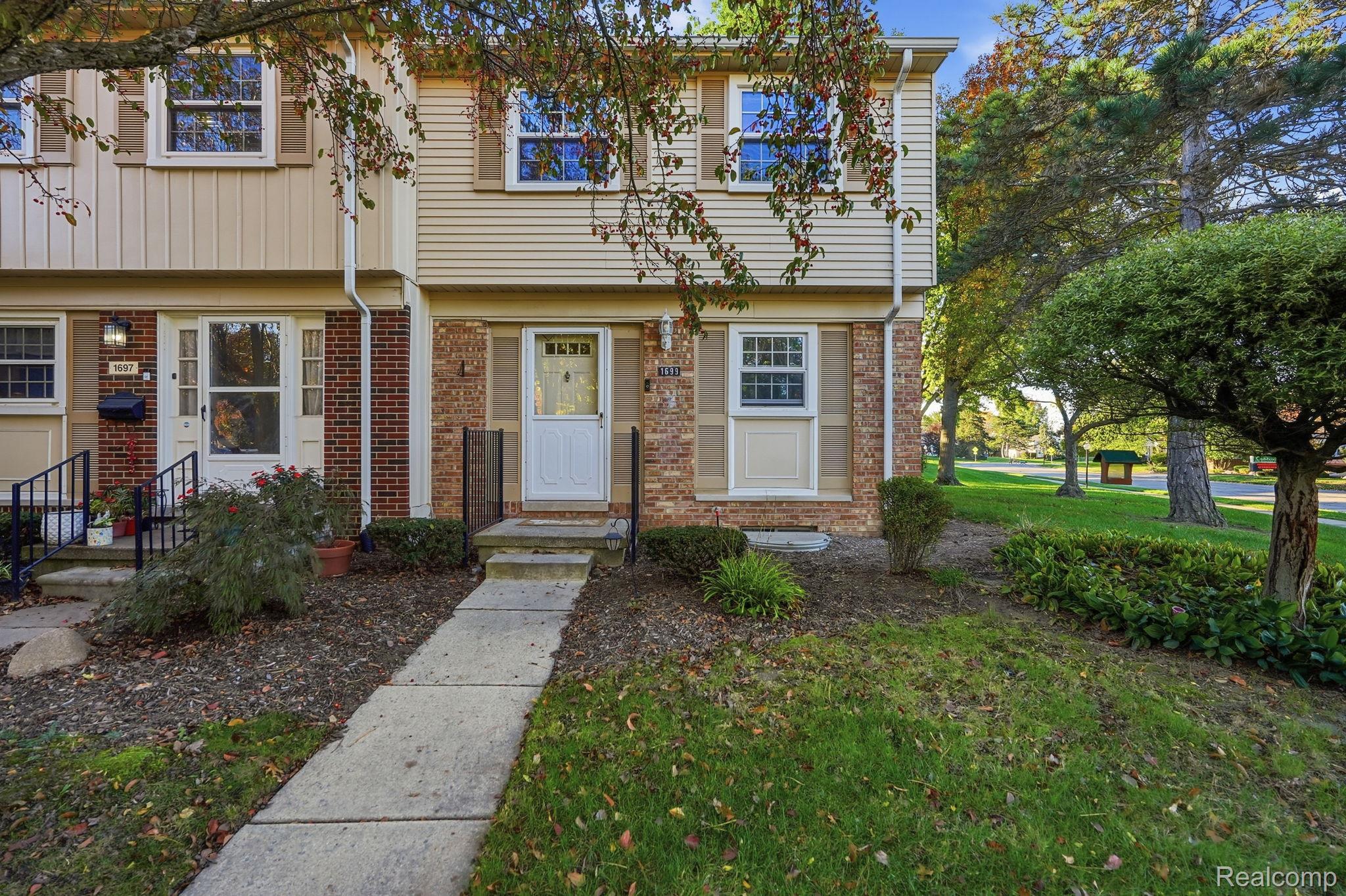 1699 Brentwood Dr — photo