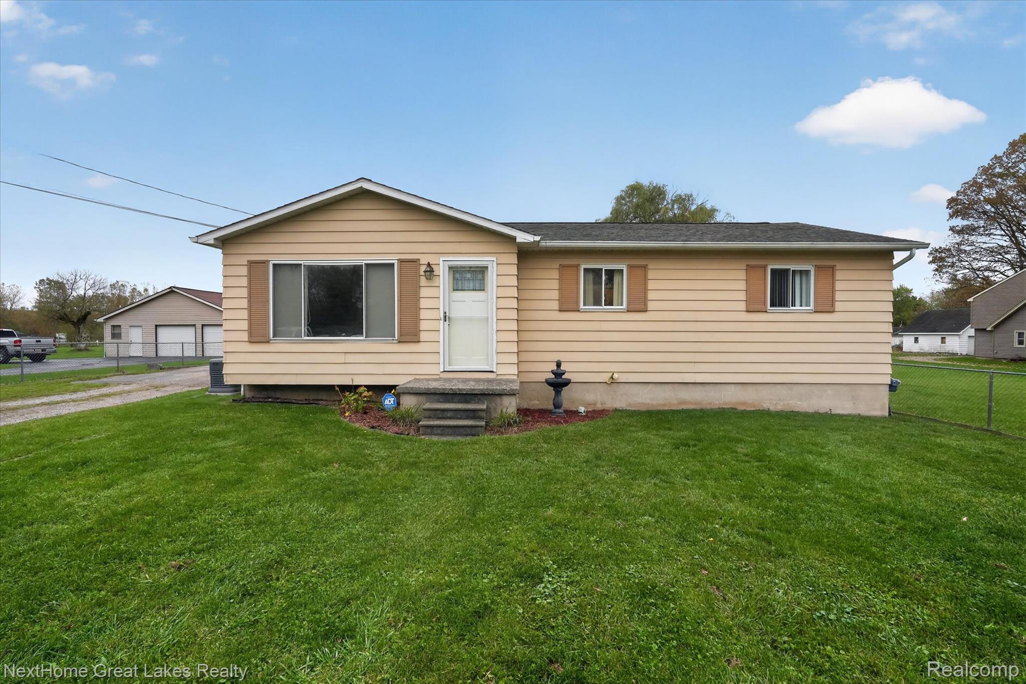 5154 N Center Rd — photo
