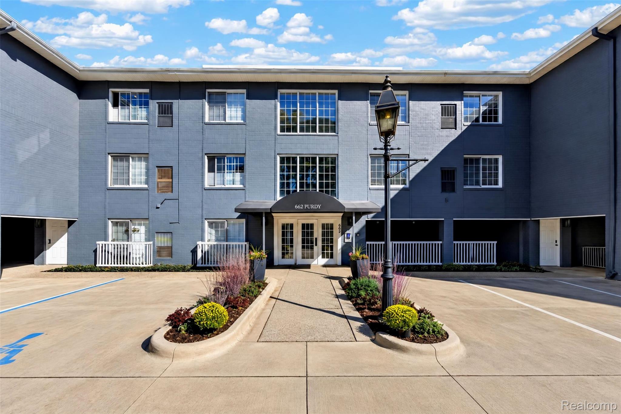 662 Purdy St #318 — photo