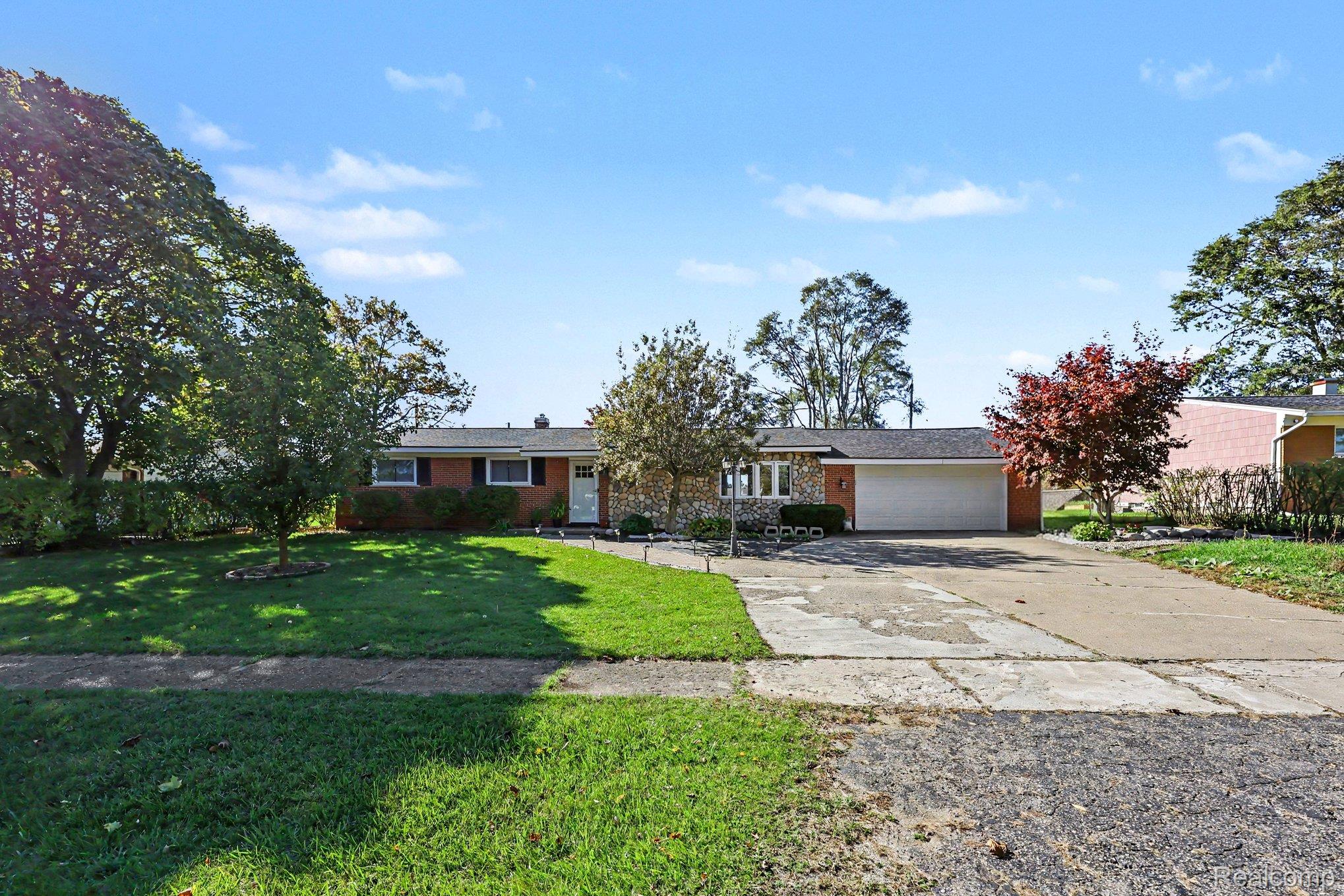 1340 Foreland Dr — photo