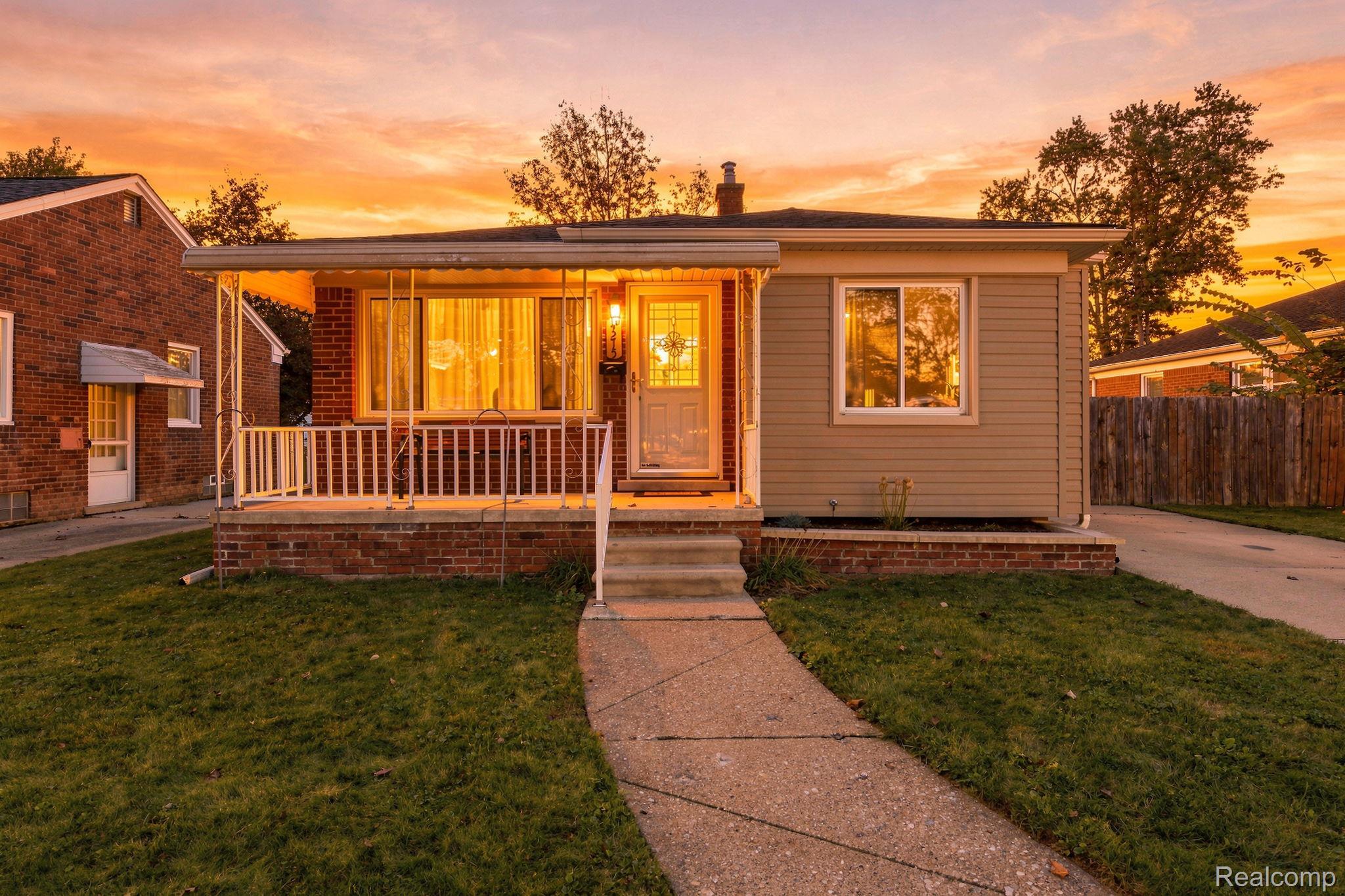4215 Duplex Ave — photo