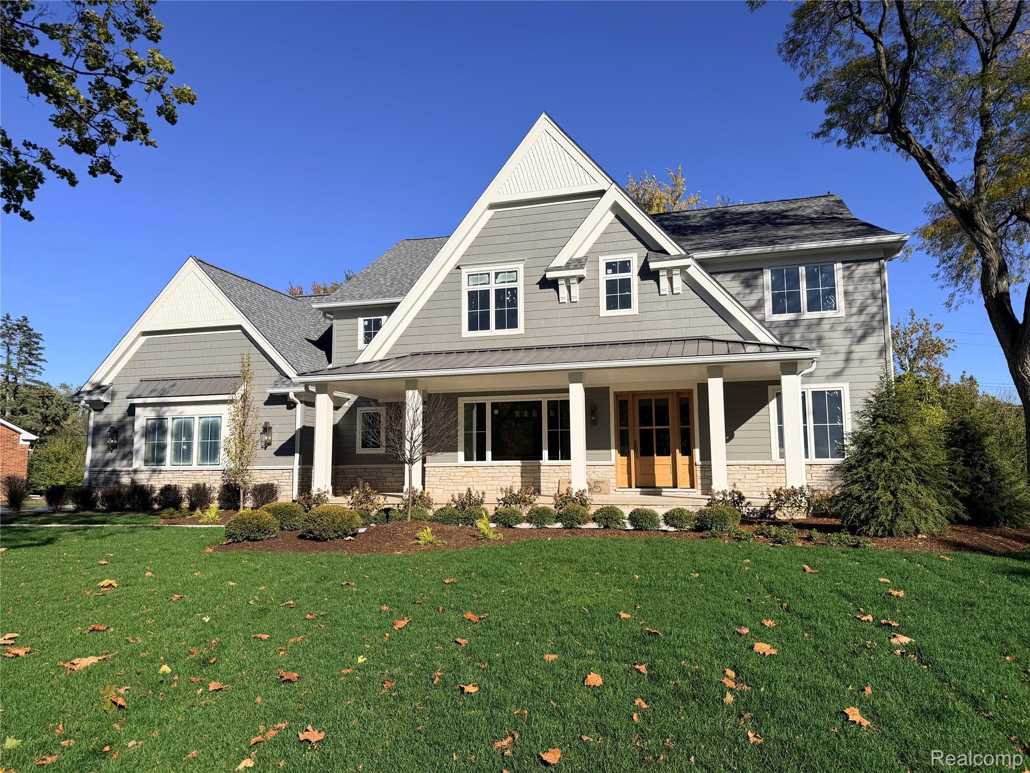 305 Roanoke Dr — photo