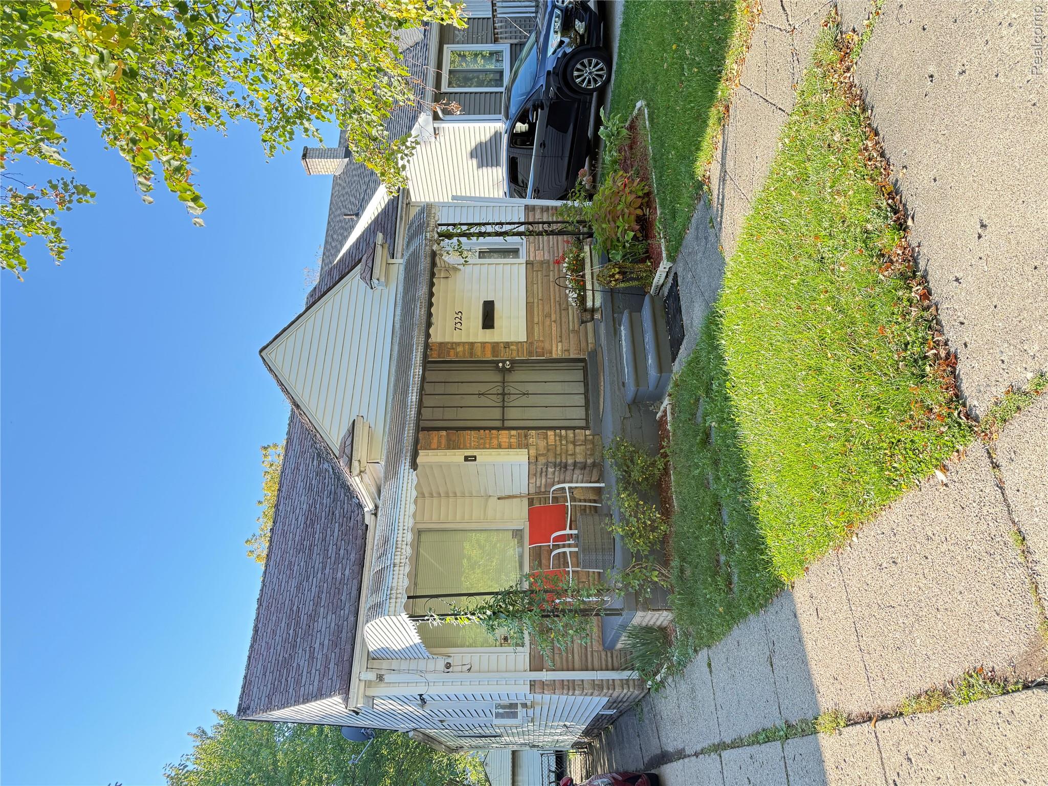 7325 Minock St — photo