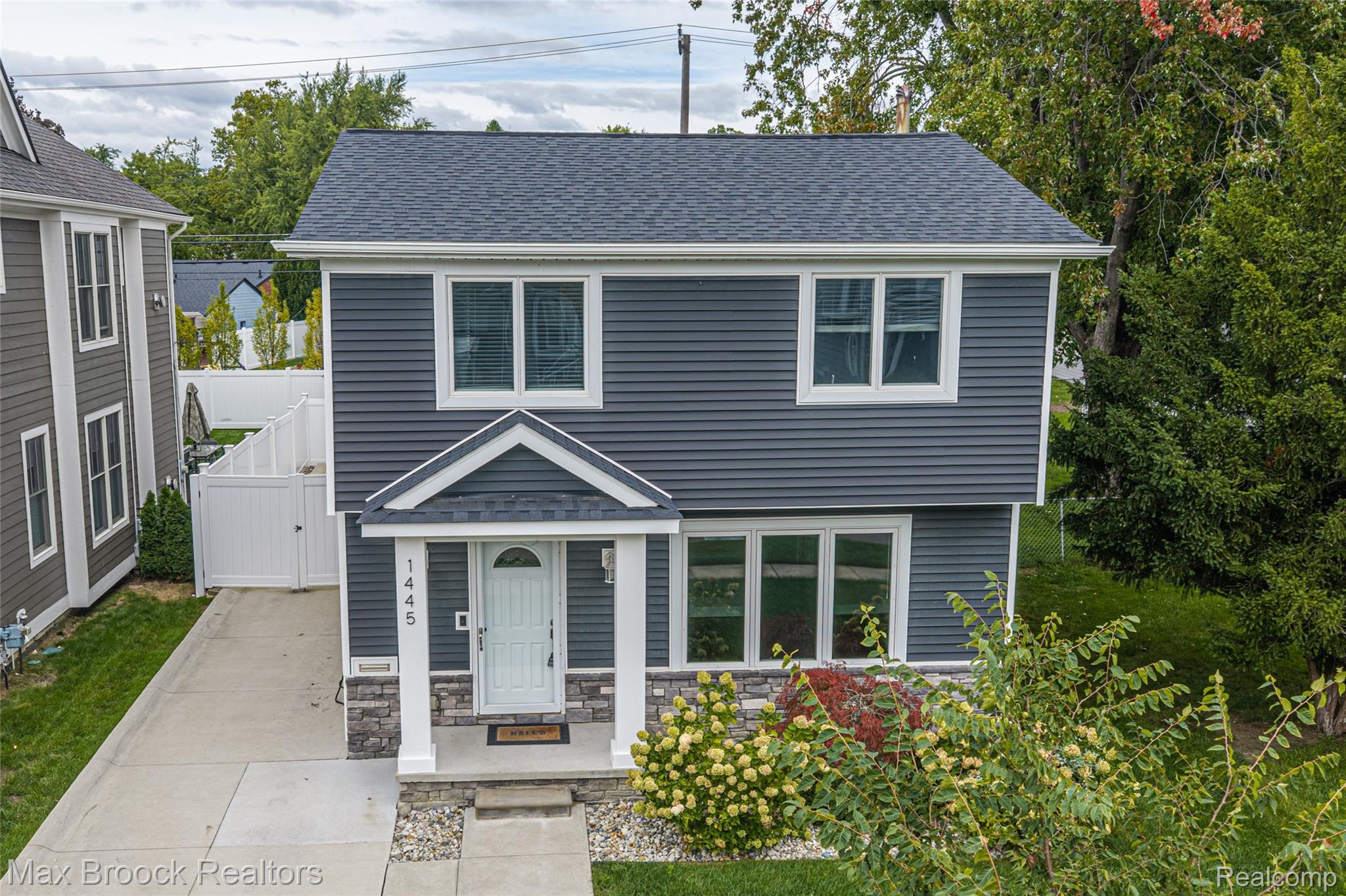 1445 Holland St — photo