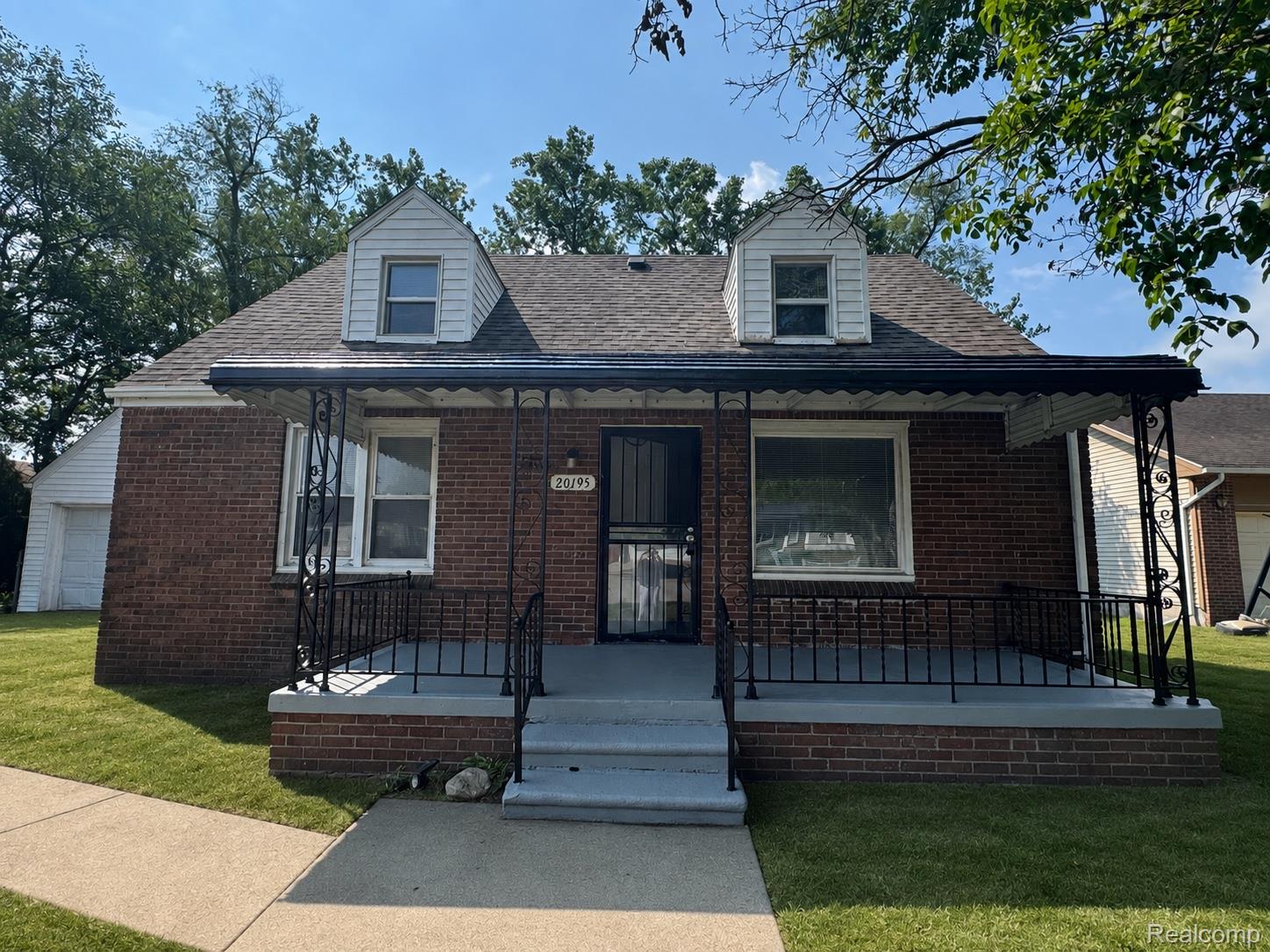 20195 Westhampton Ave — photo