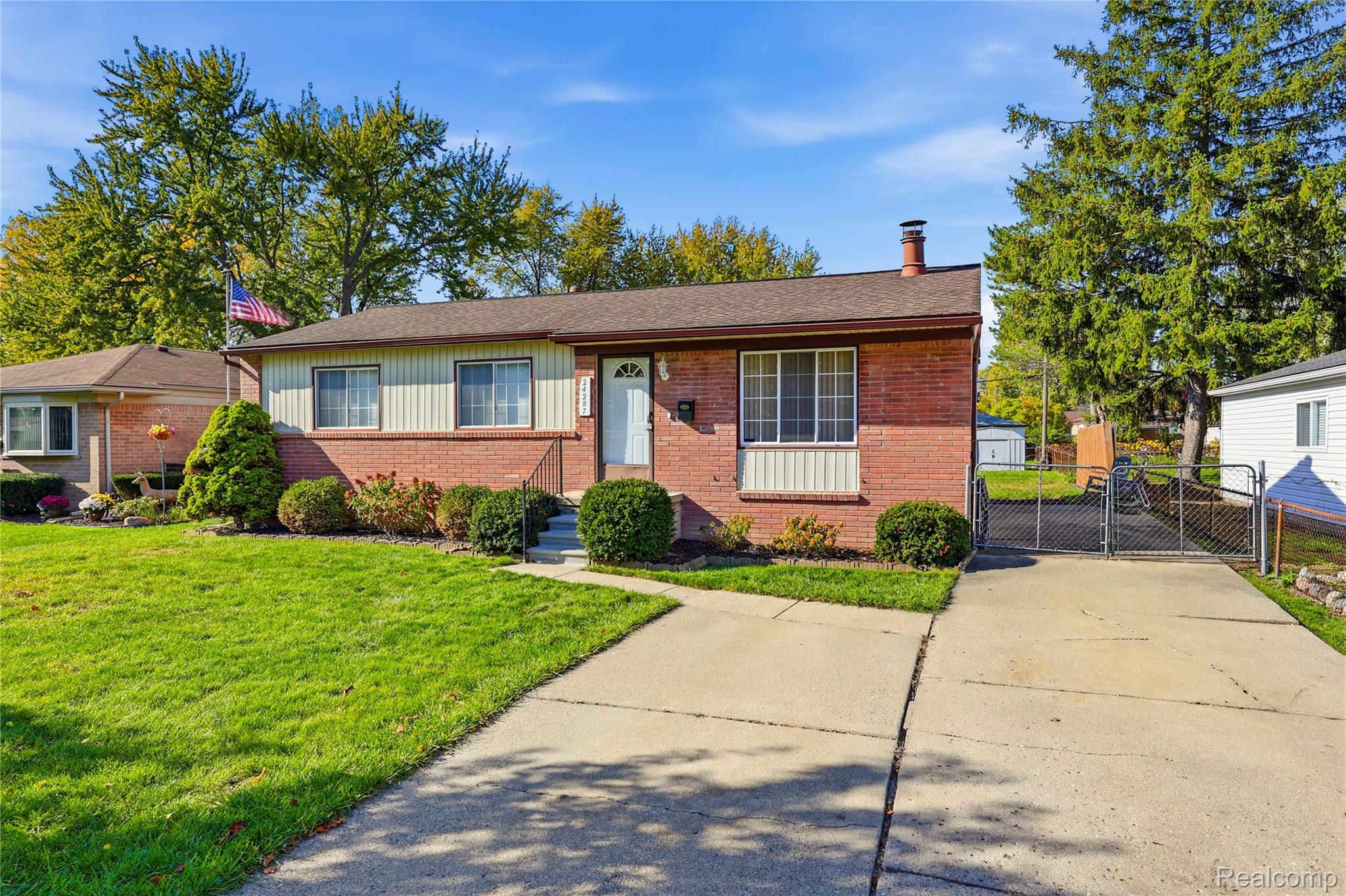 24287 Eleanor Ave — photo