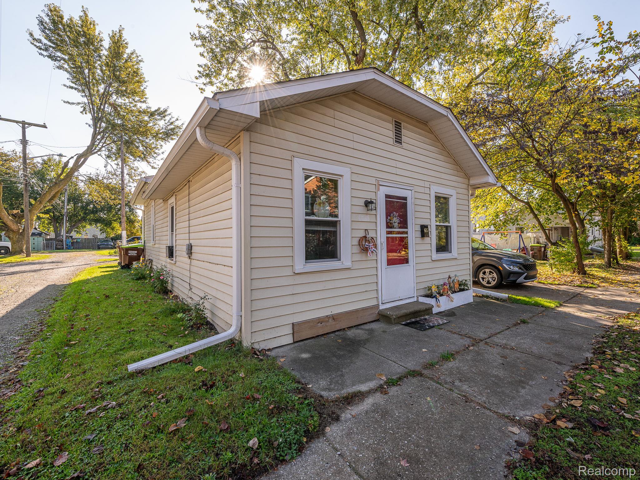 615 Hubble St — photo