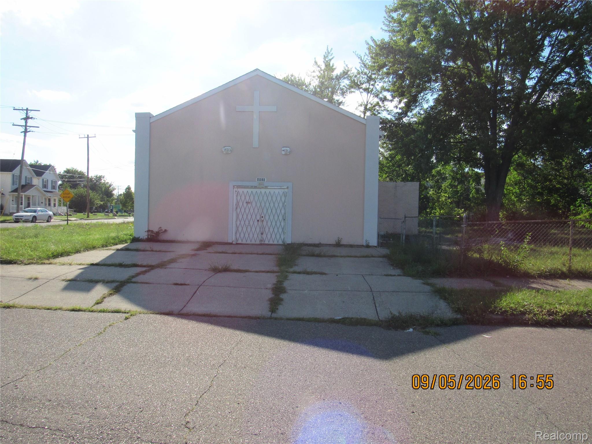 8909 Holcomb St — photo