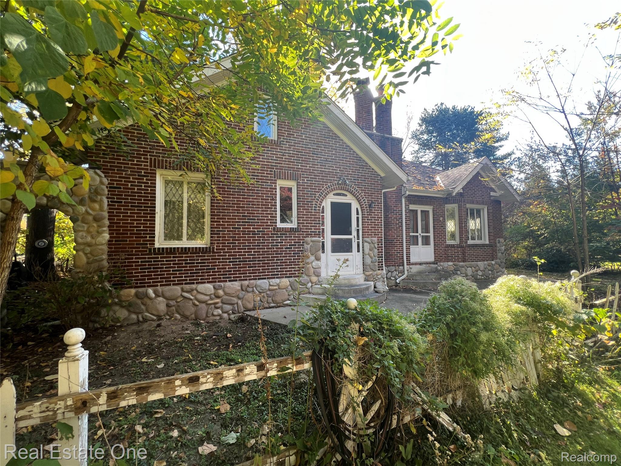 2334 Silver Lake Rd — photo