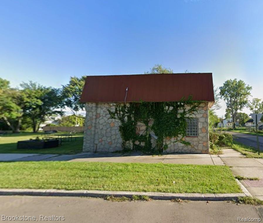 9600 Woodlawn St — photo