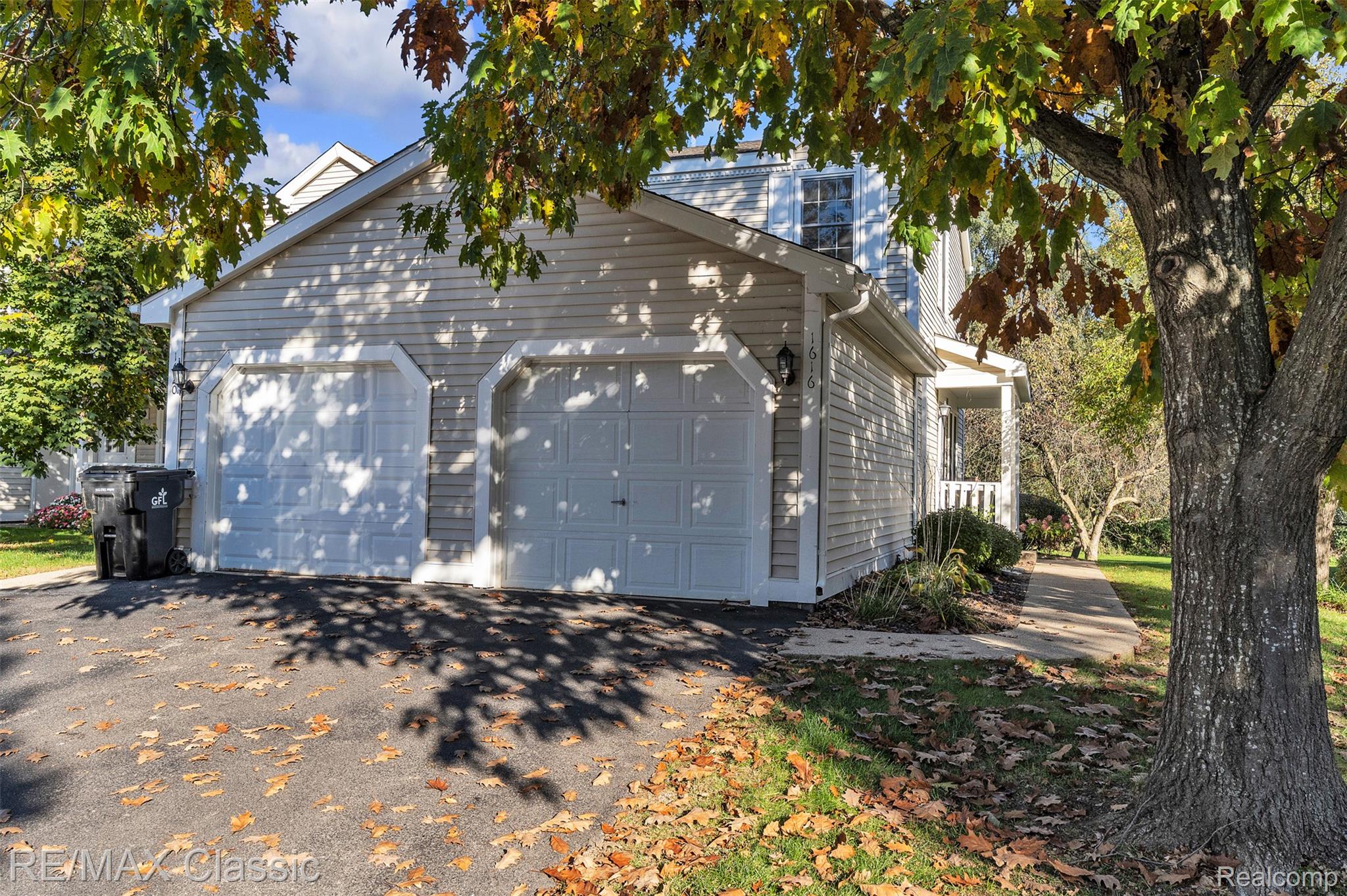 1616 Golden Ln — photo