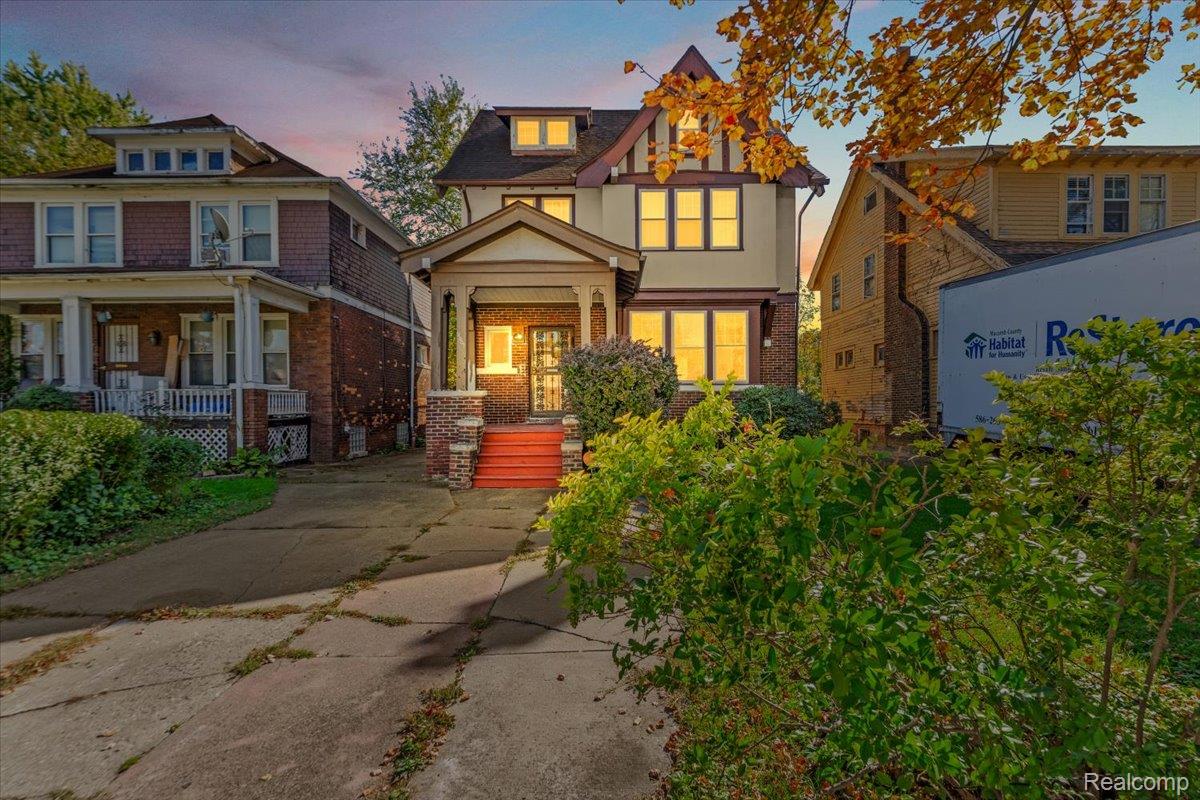 2501 S La Salle Gdns — photo