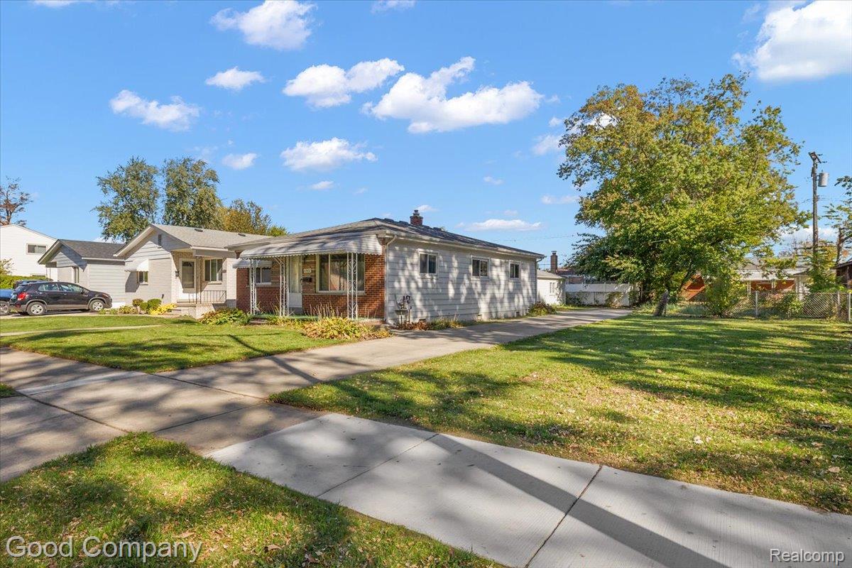 23862 Woodrow Wilson Ave — photo