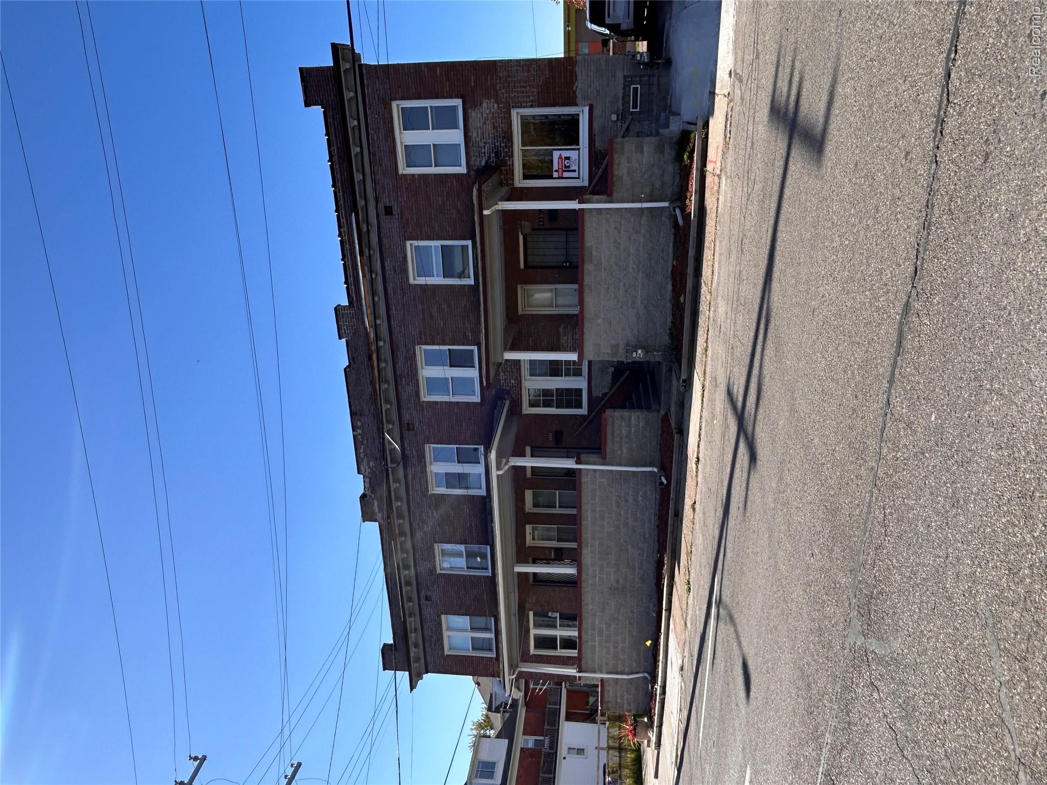 8337 John R St — photo