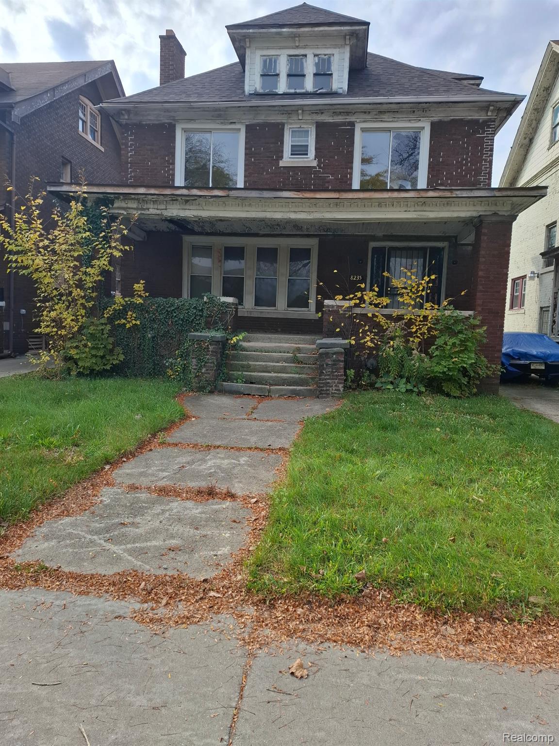 8235 Dexter Ave — photo