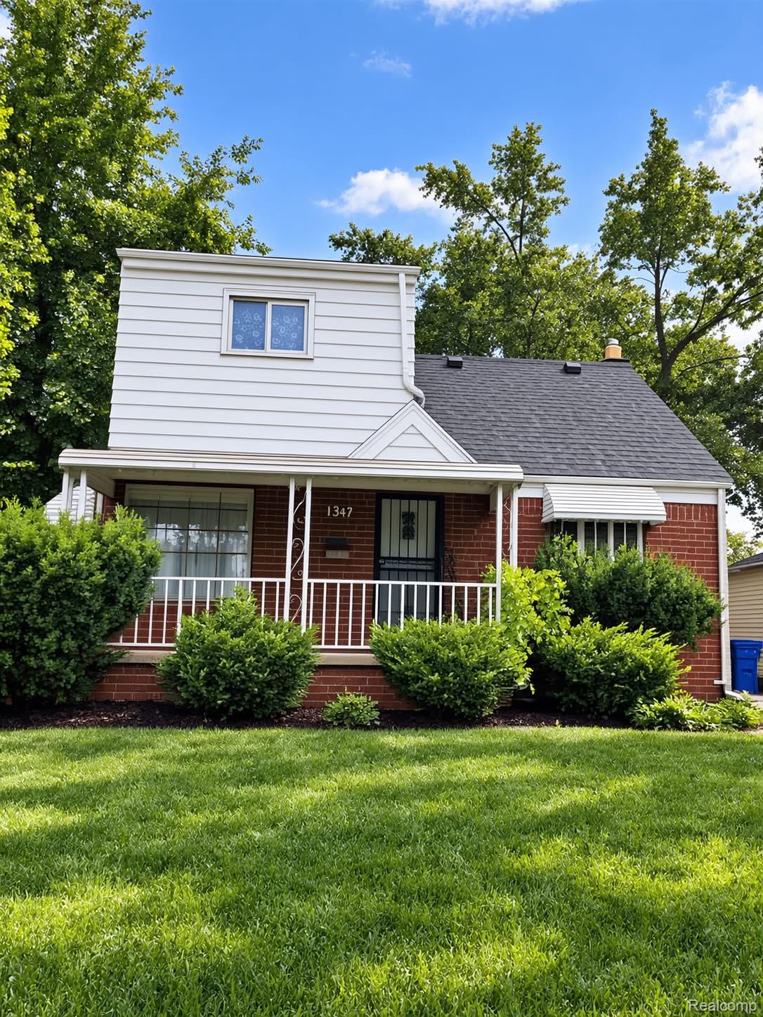 1347 Colonial Dr — photo