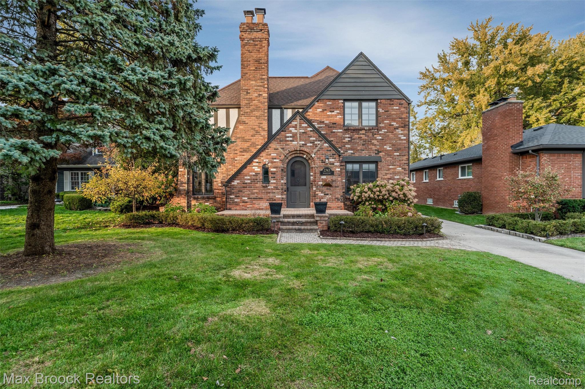 2747 Manchester Rd — photo