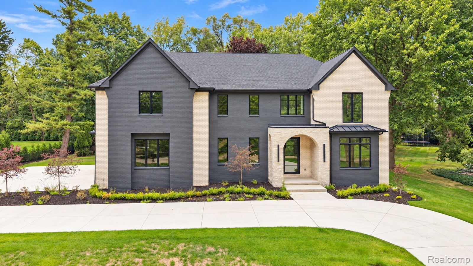 4546 Niagara Ln — photo