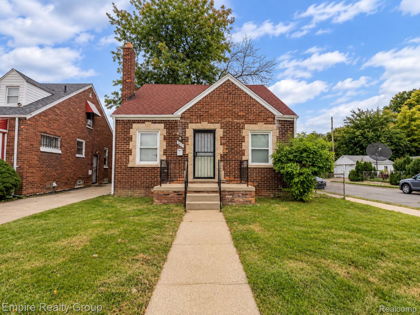 3167 E Outer Dr — photo