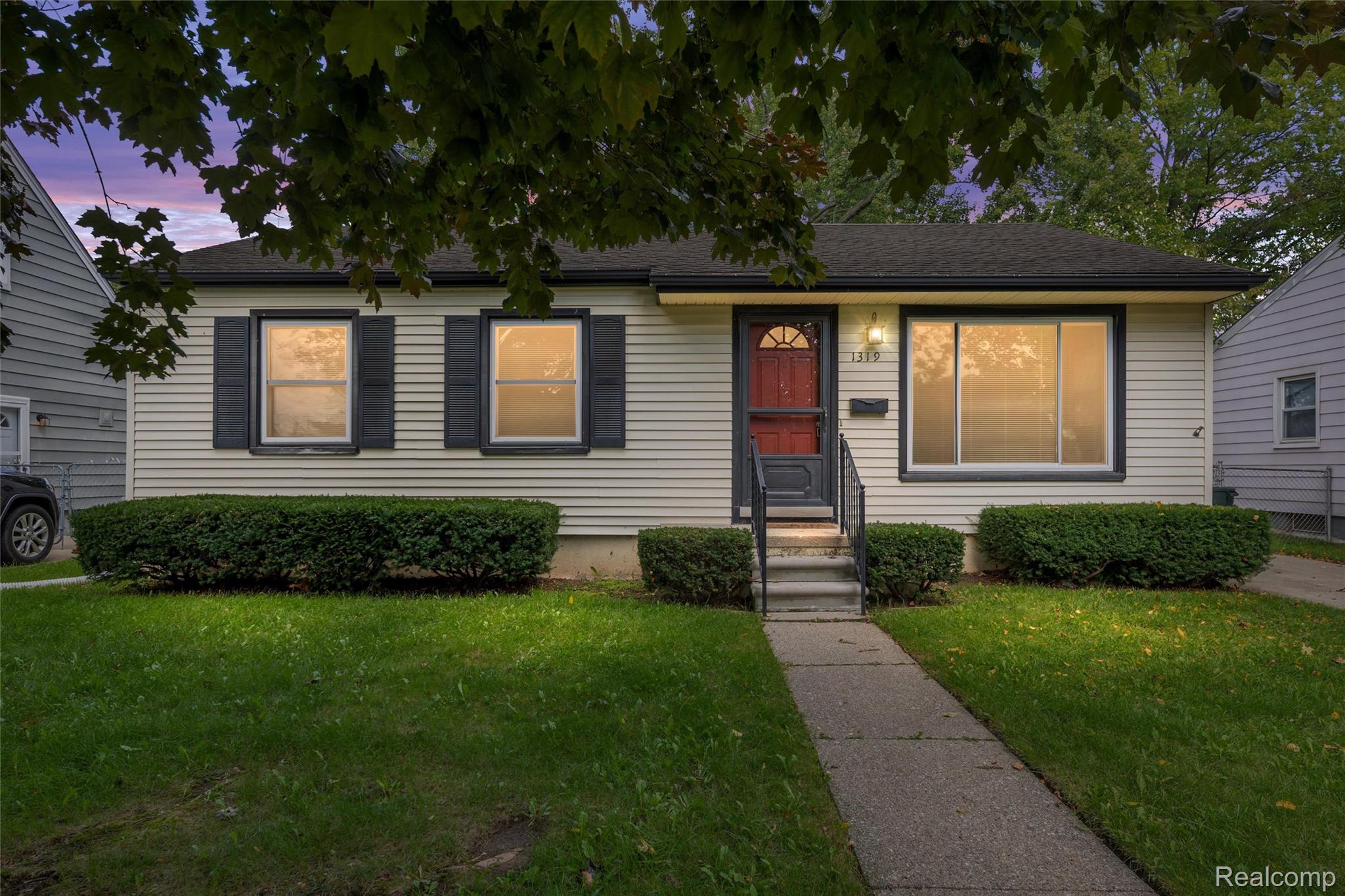 1319 Amelia Ave — photo