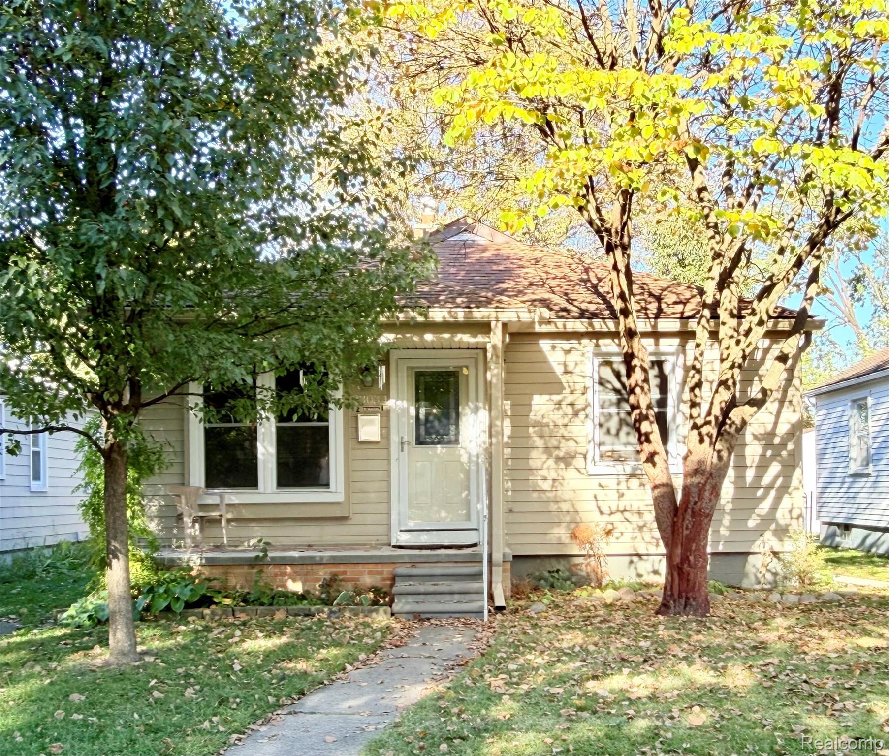 23030 Cleveland St — photo