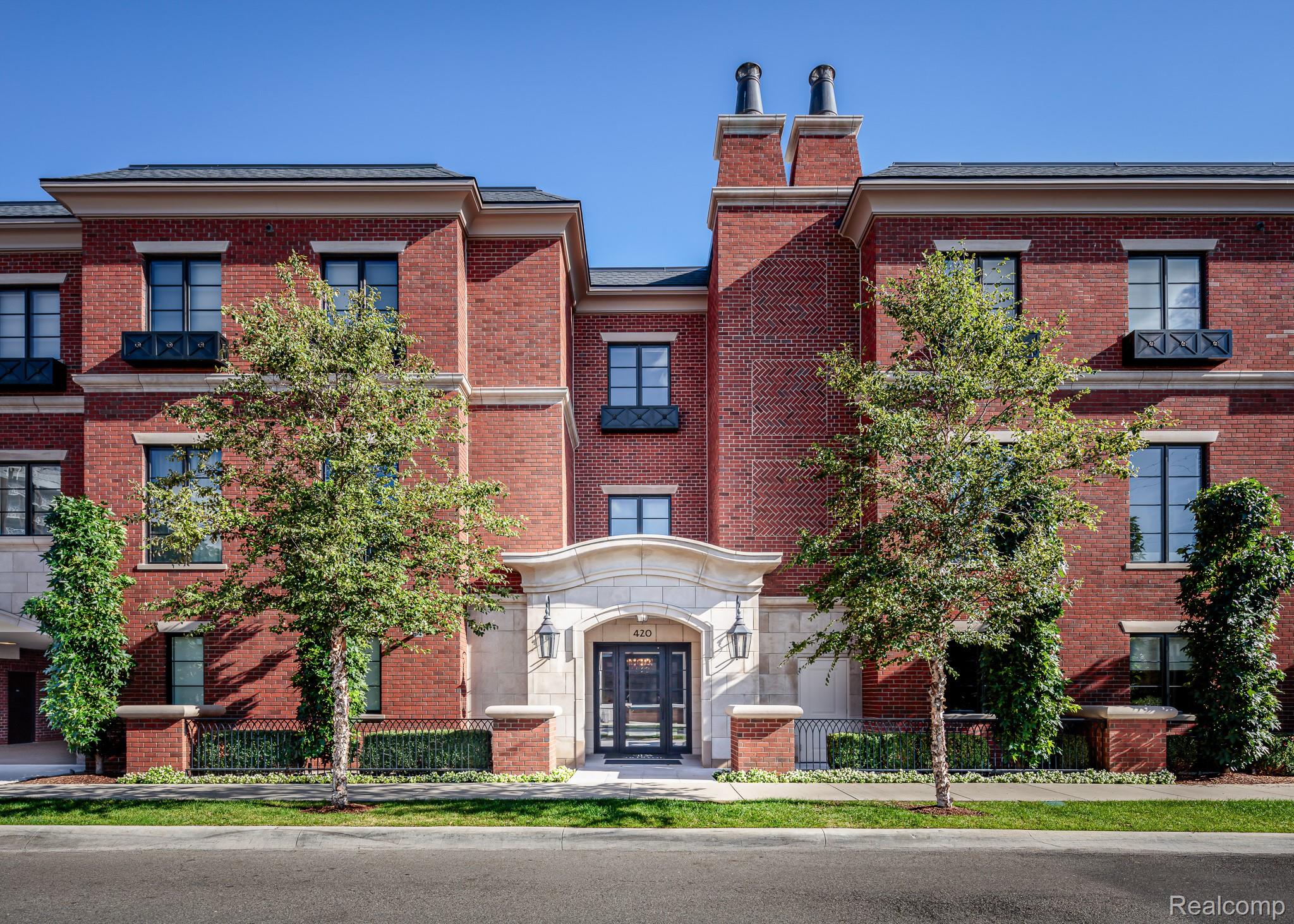 420 E Frank St #301 — photo