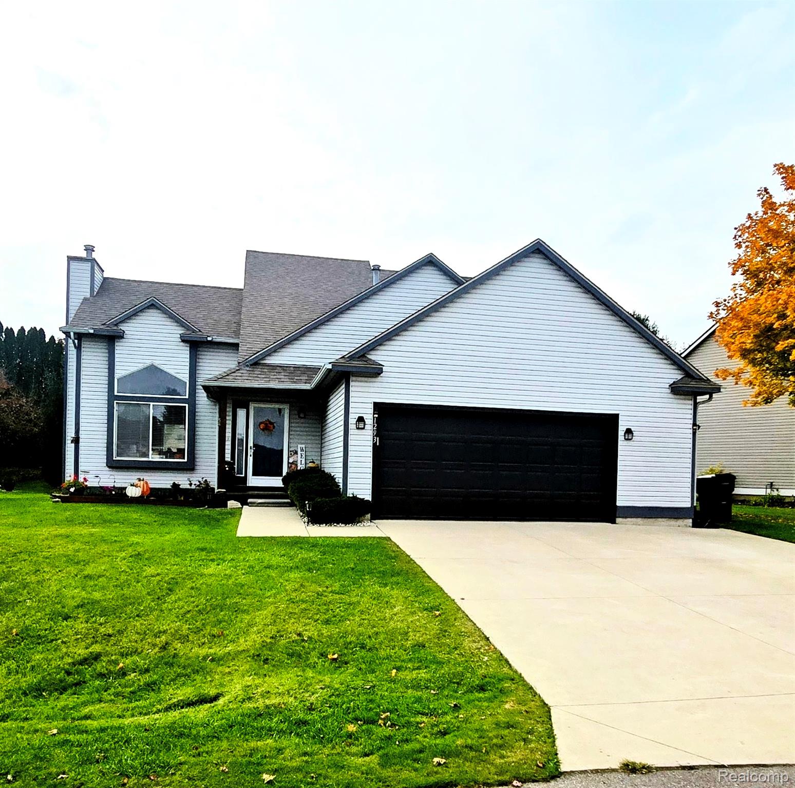 1293 Pin Oak Blf — photo