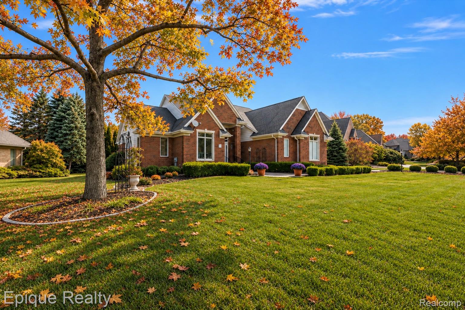 5675 Golf Pointe Dr — photo