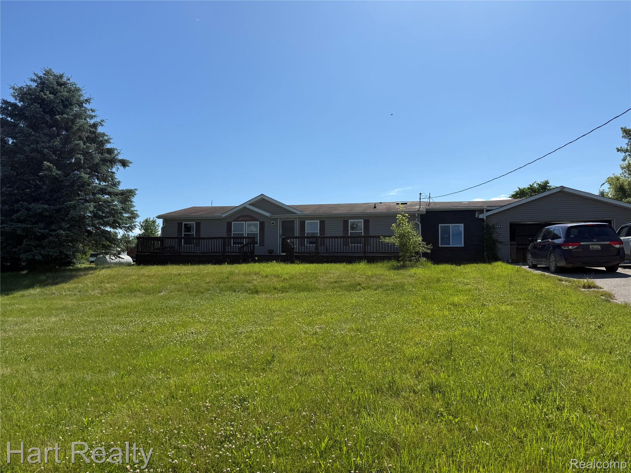 7543 Center Rd — photo