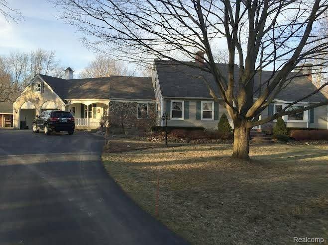 415 Mack Road, Leonard, MI 48367