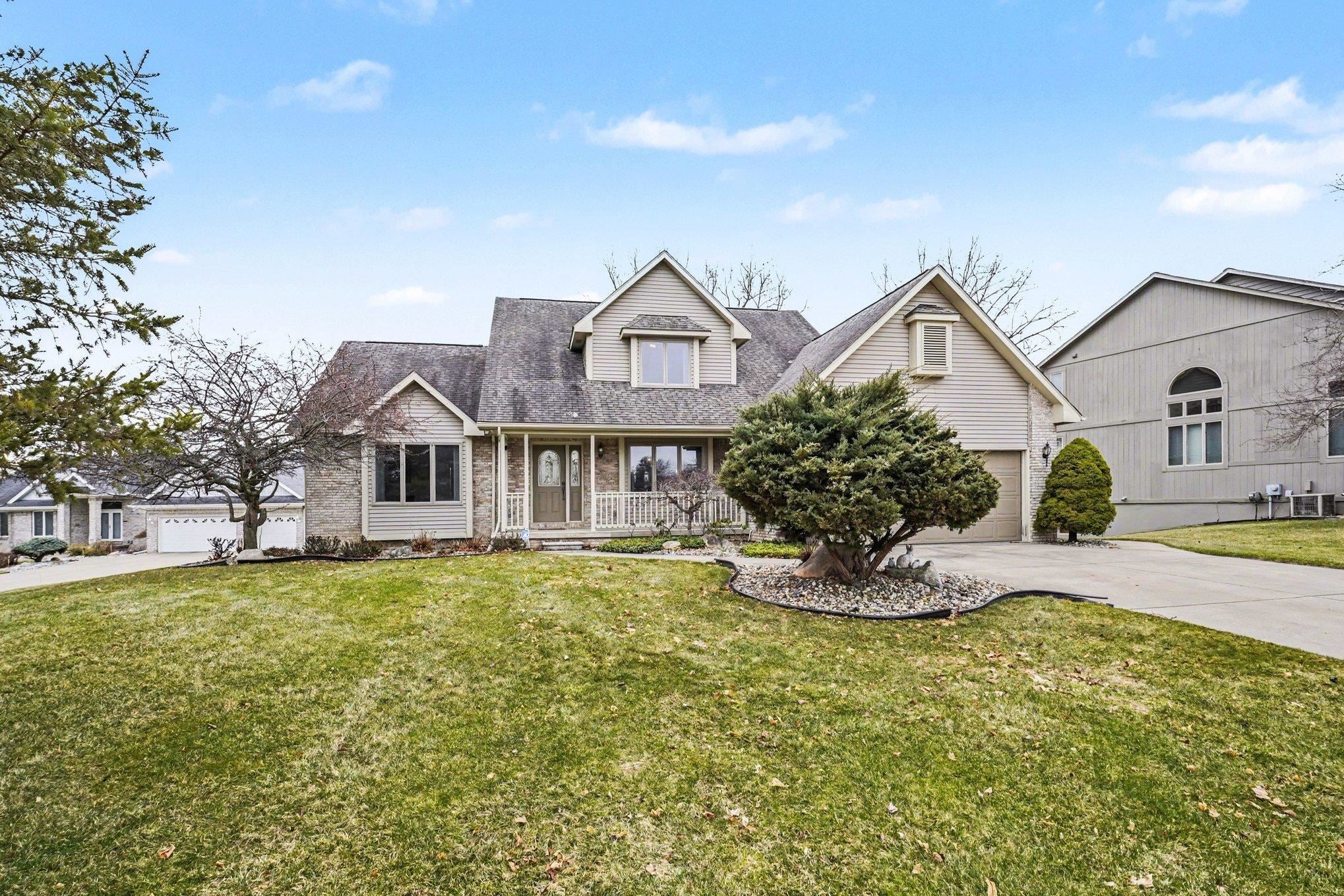 6131 Pine Creek Court — photo