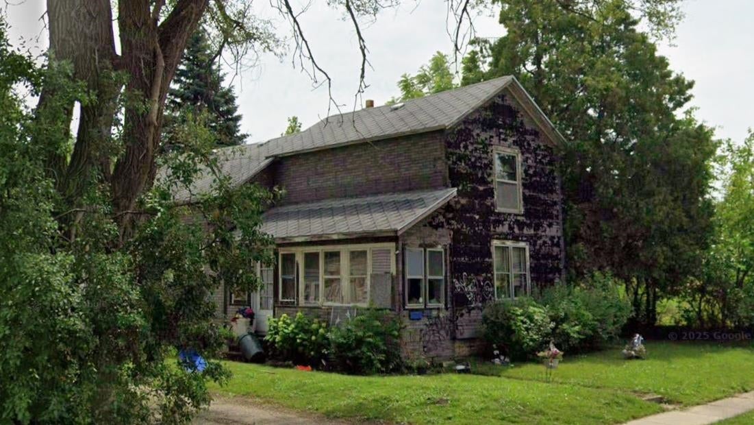 1709 Fenton Road — photo