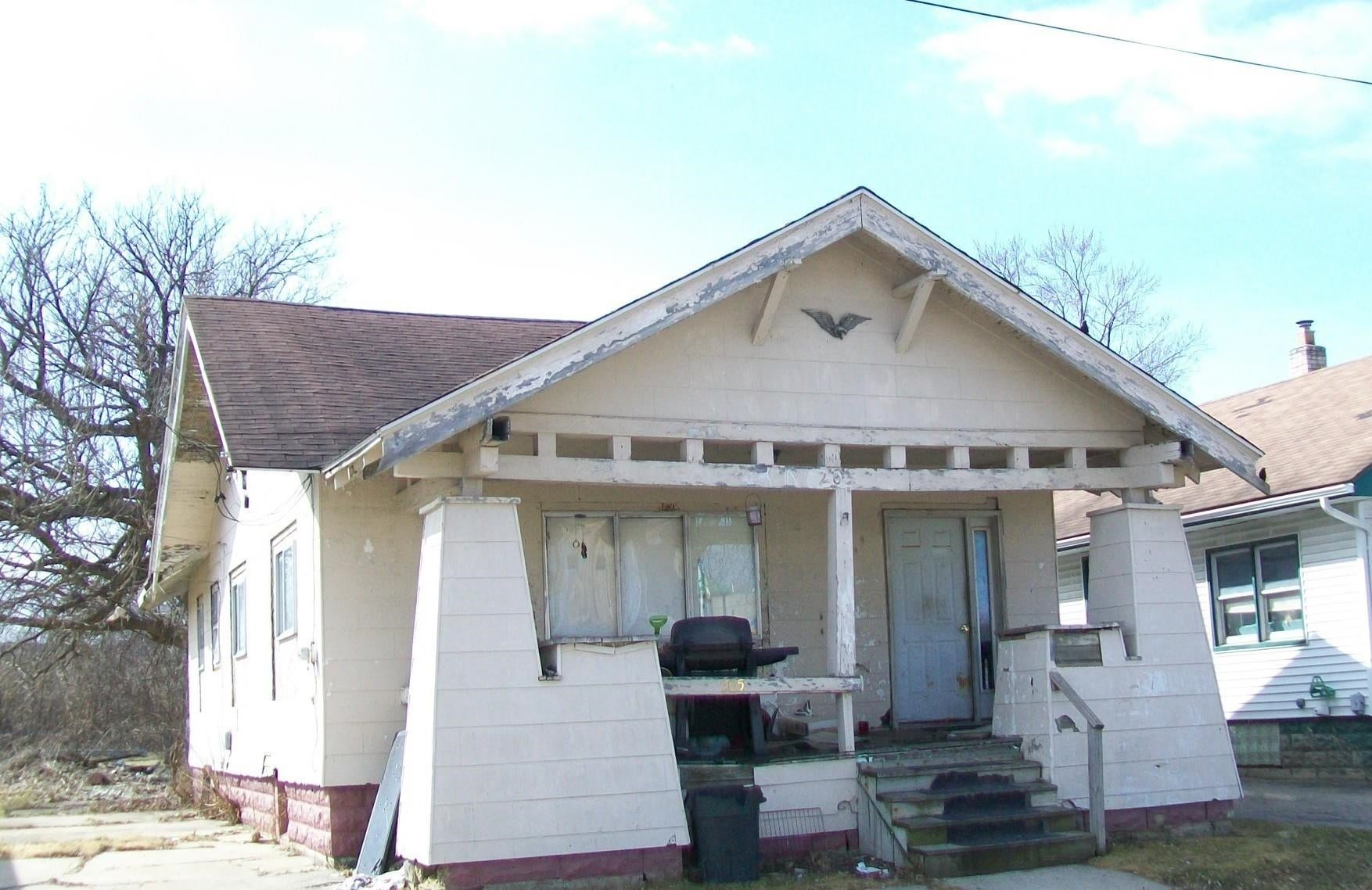 205 W Eddington Avenue — photo