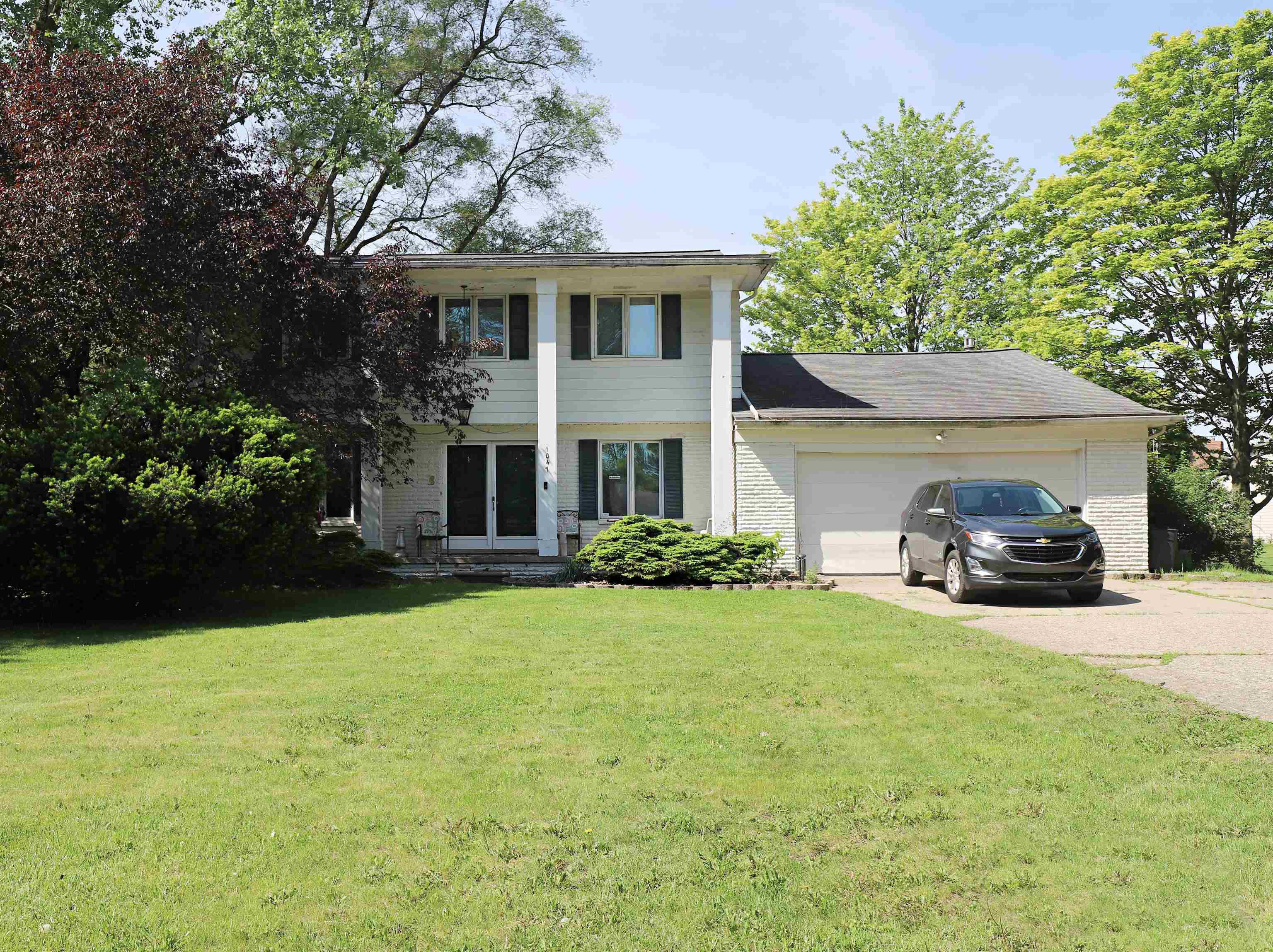 1047 Western Hills Drive — photo