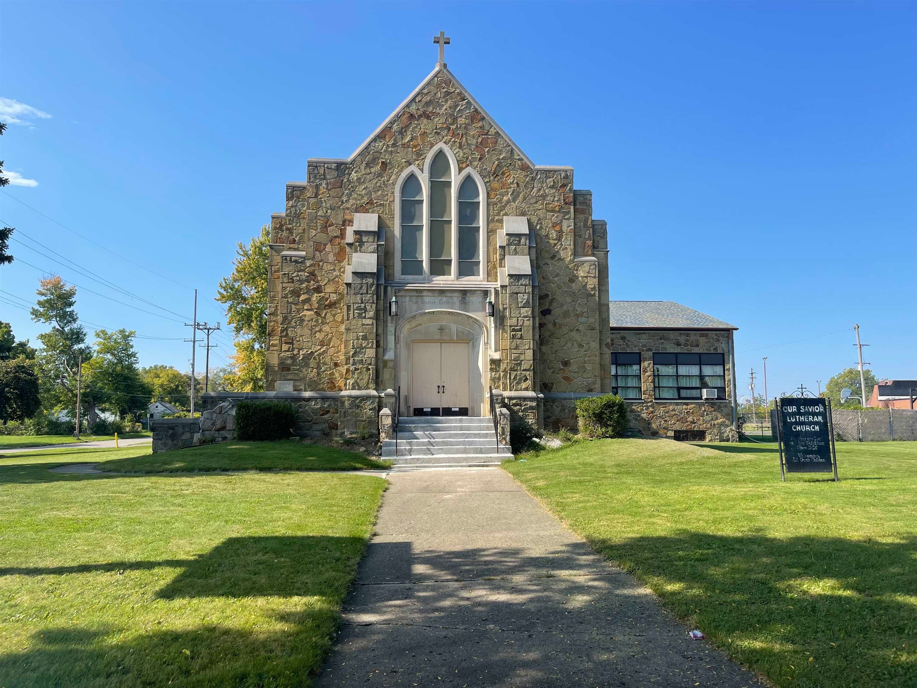 6901 N Saginaw Street — photo
