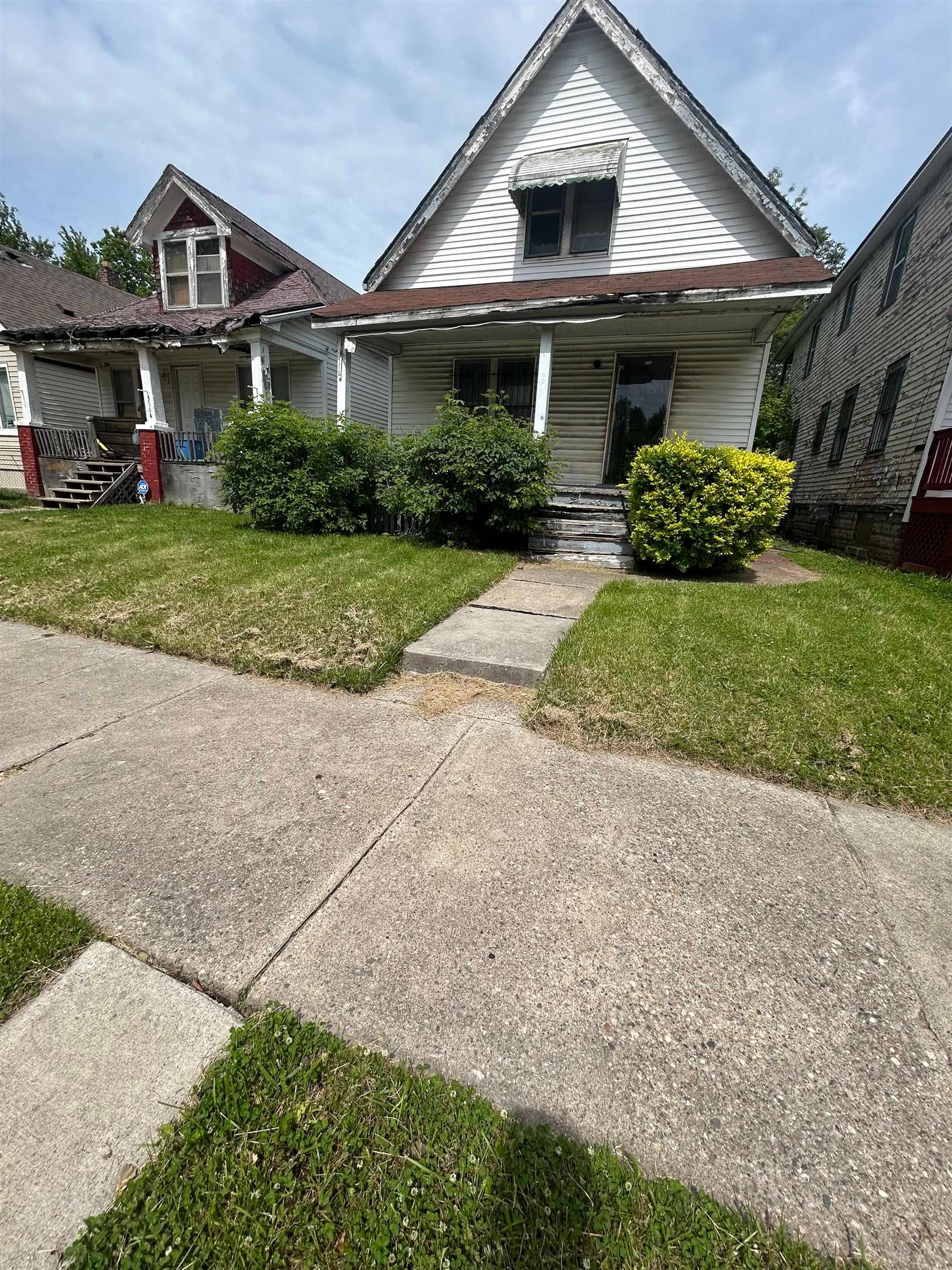 5338 Cadillac Avenue — photo
