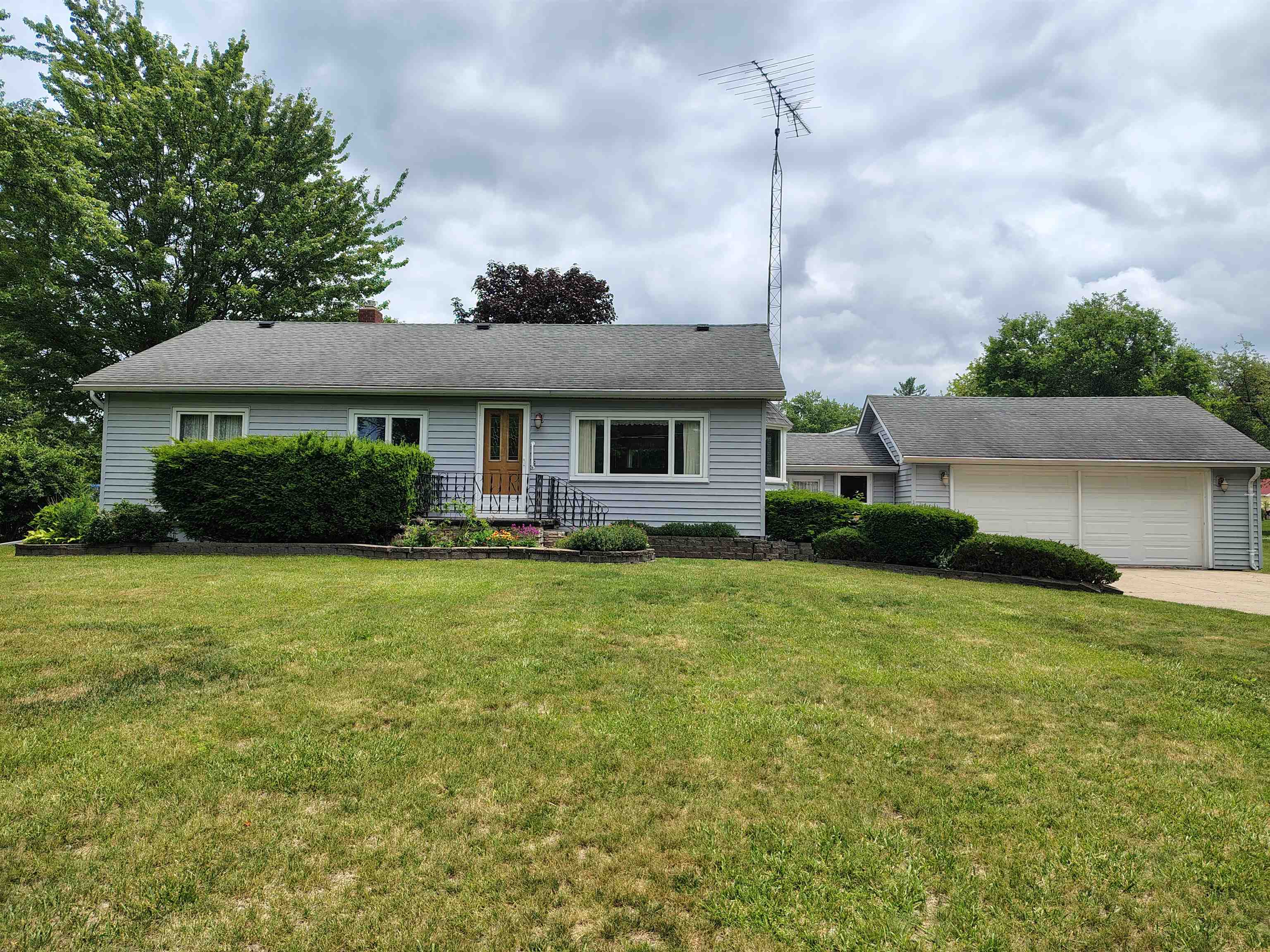 905 Dexter Drive — photo