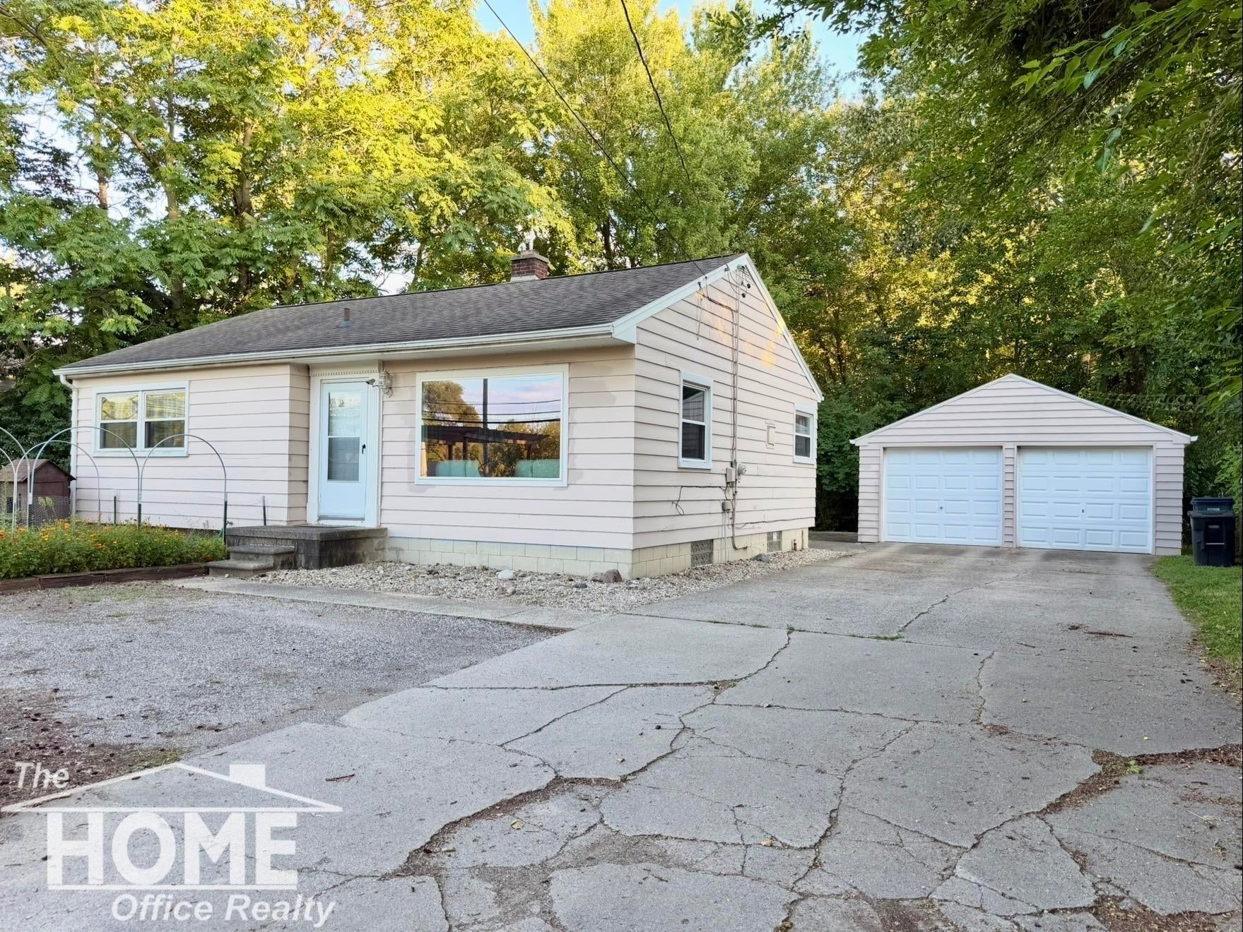 825 W Lake Lansing Road — photo
