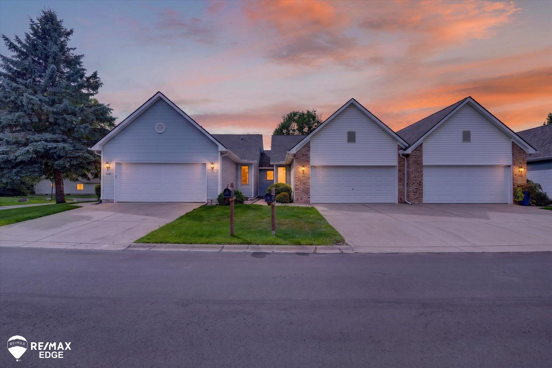 1074 Julie Drive — photo