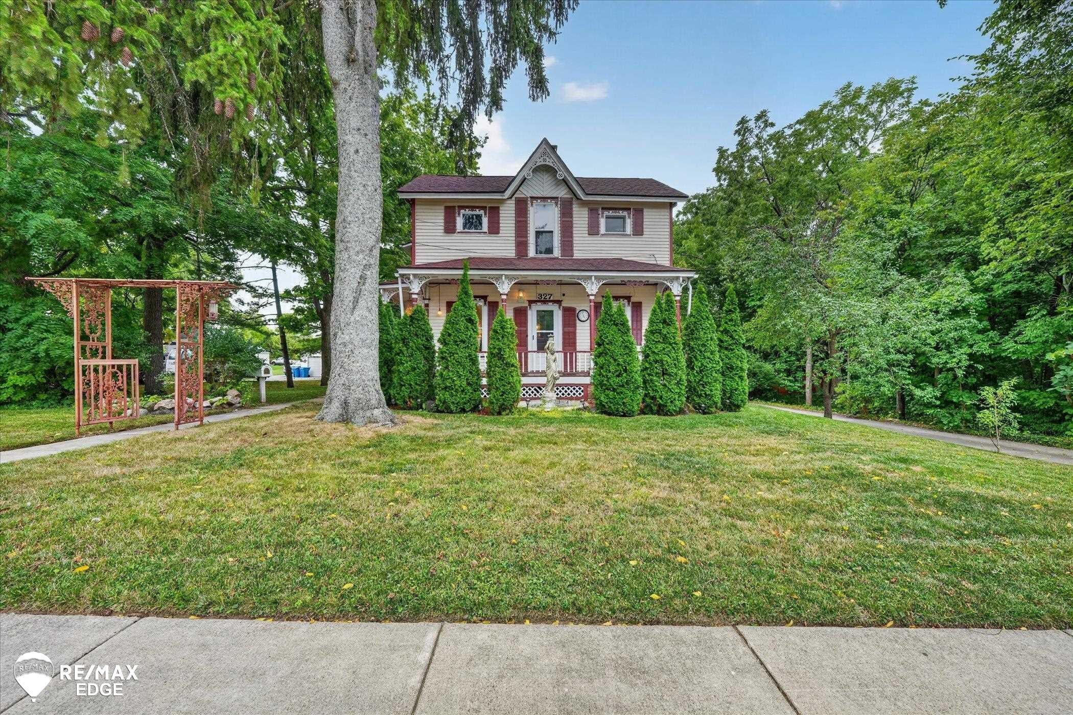 327 Reid Road — photo